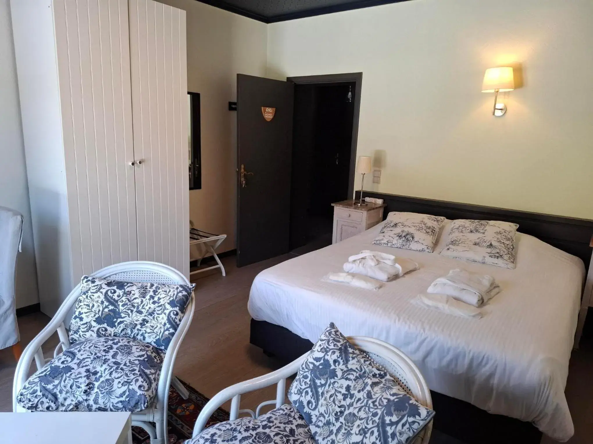 Superior Double Room in Tropical Hotel Superior Double Room in Tropical Hotel