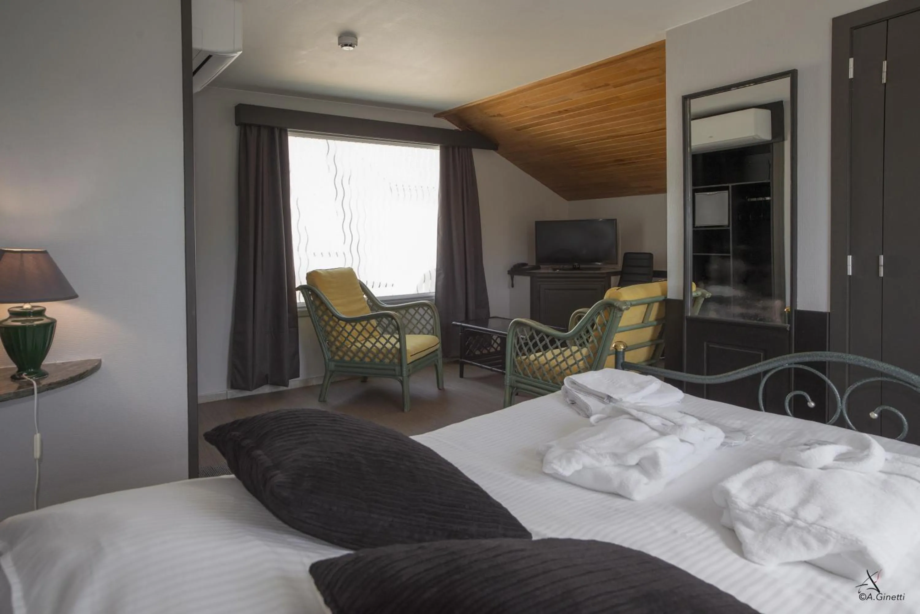 Photo of the whole room, Bed in Tropical Hotel
