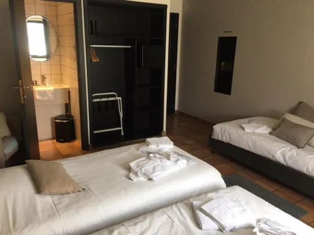 Photo of the whole room, Bed in Tropical Hotel