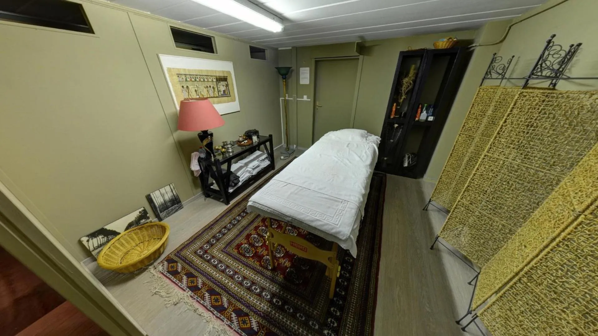 Massage, Bed in Tropical Hotel