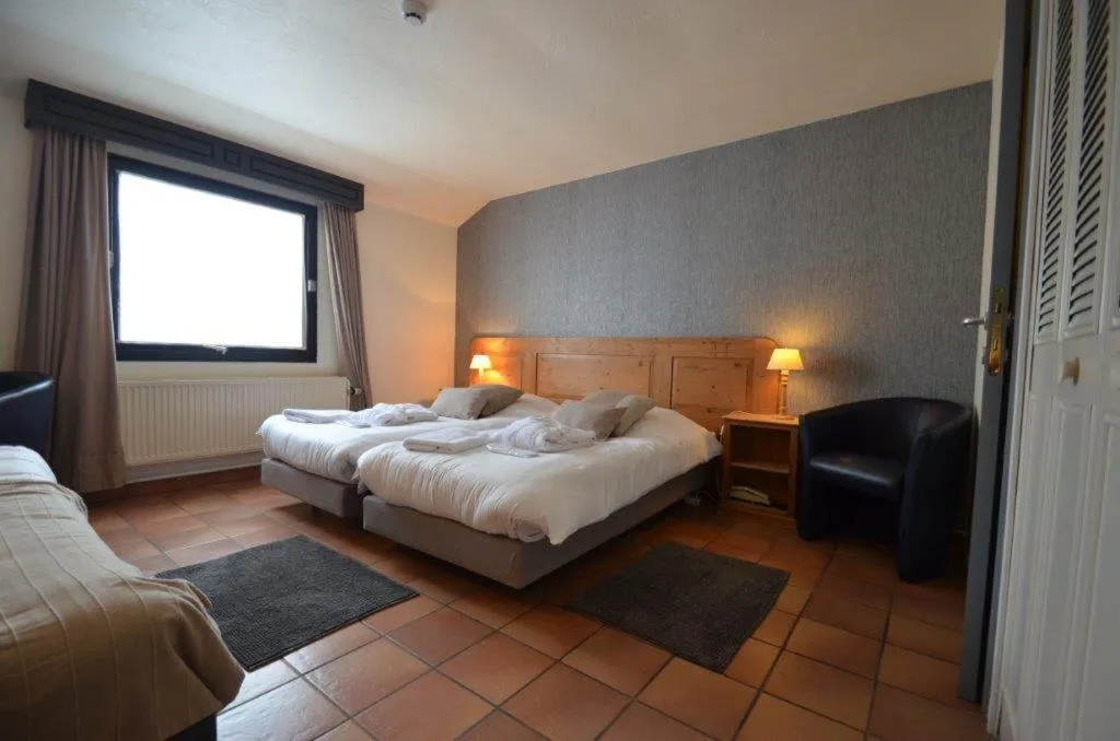 Photo of the whole room, Bed in Tropical Hotel