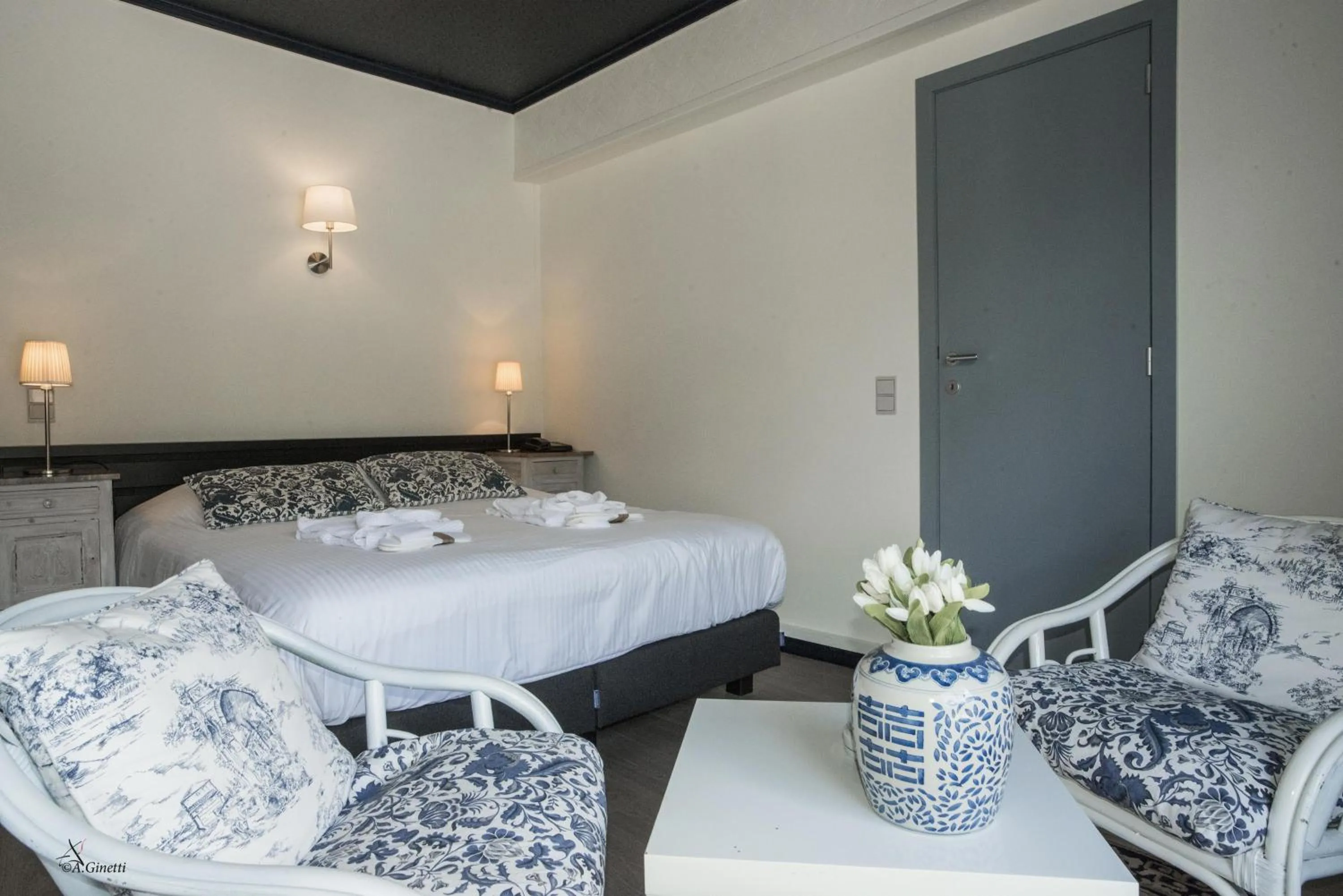 Photo of the whole room, Bed in Tropical Hotel