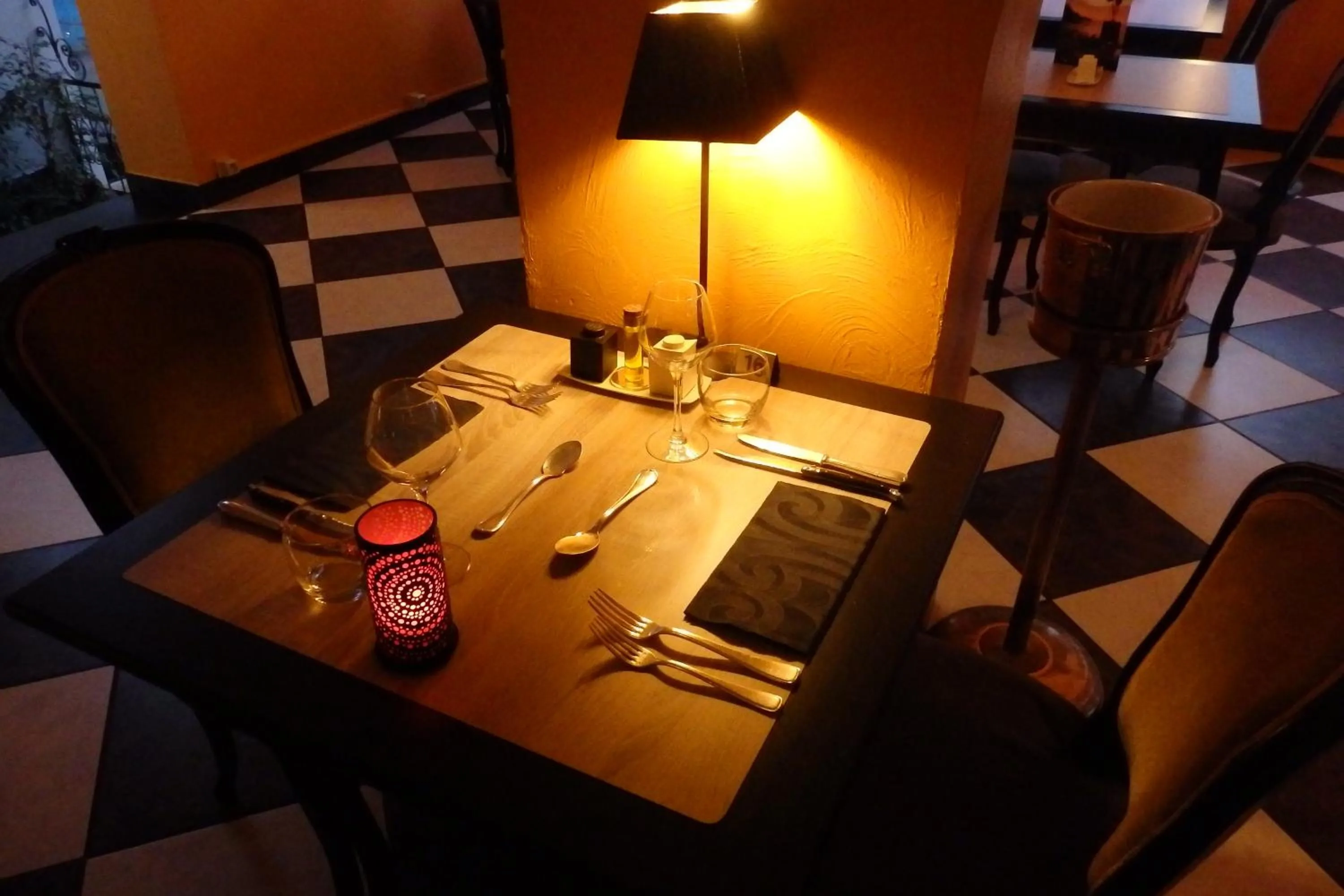 Restaurant/places to eat in Tropical Hotel