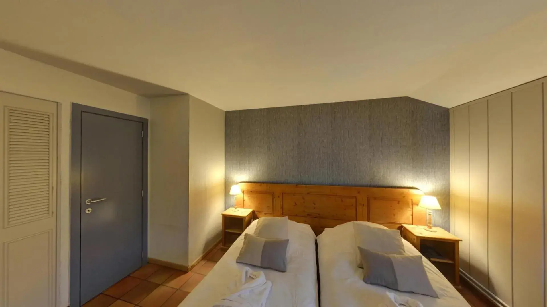 Twin Room Main Building in Tropical Hotel Twin Room Main Building in Tropical Hotel