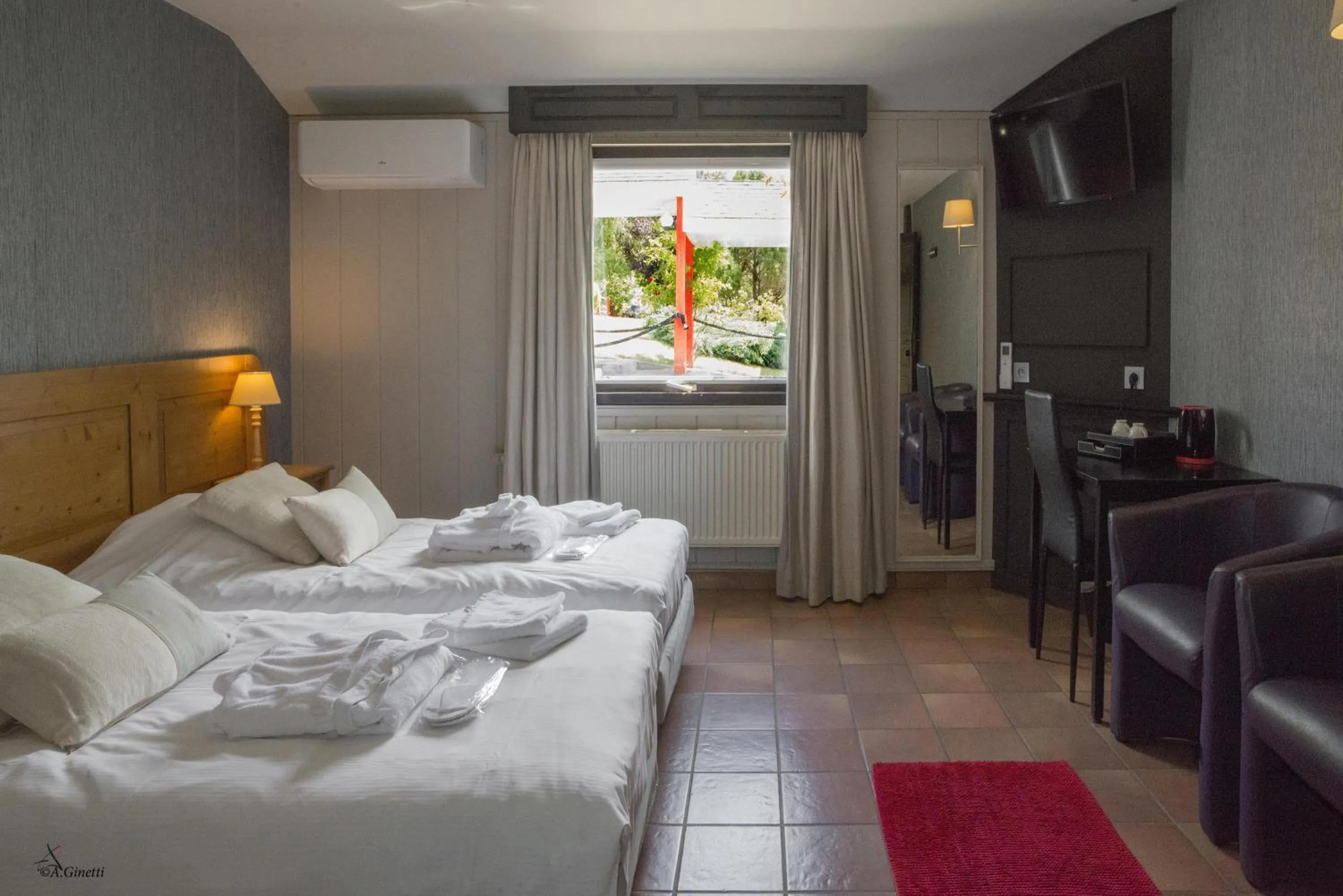 Photo of the whole room, Bed in Tropical Hotel