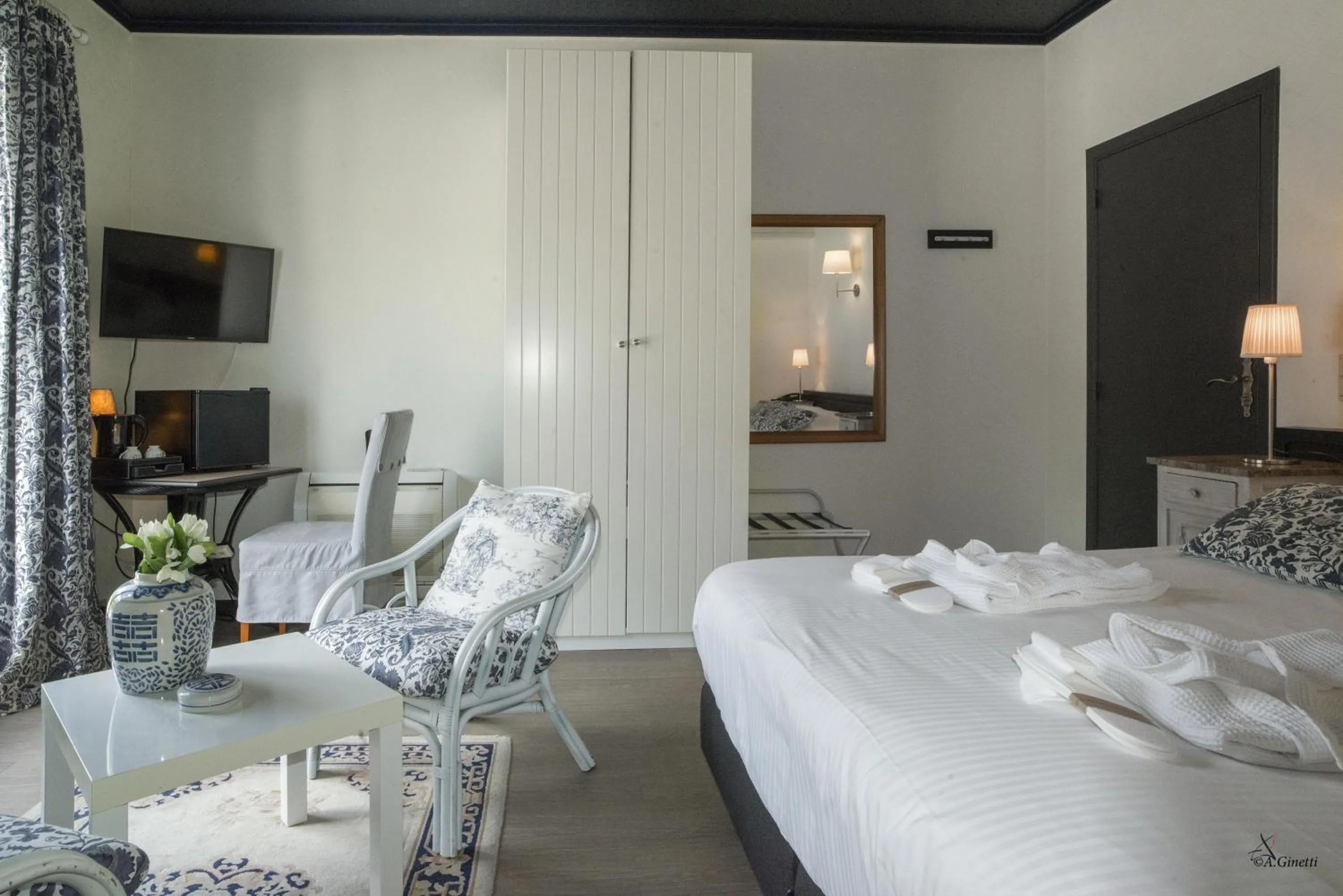 Photo of the whole room, Bed in Tropical Hotel