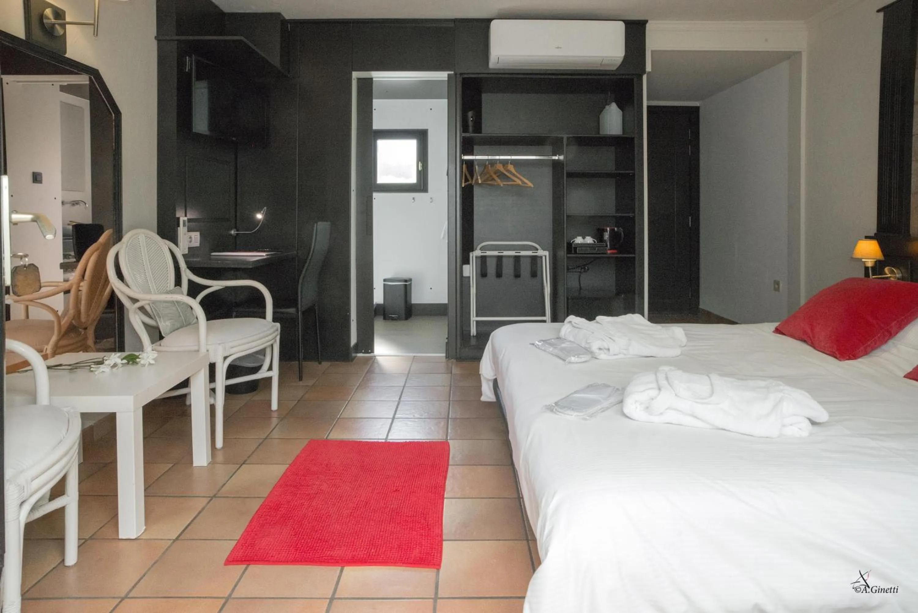 Photo of the whole room, Bed in Tropical Hotel