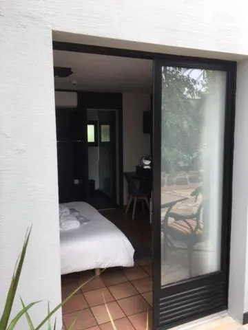 Facade/entrance, Bed in Tropical Hotel