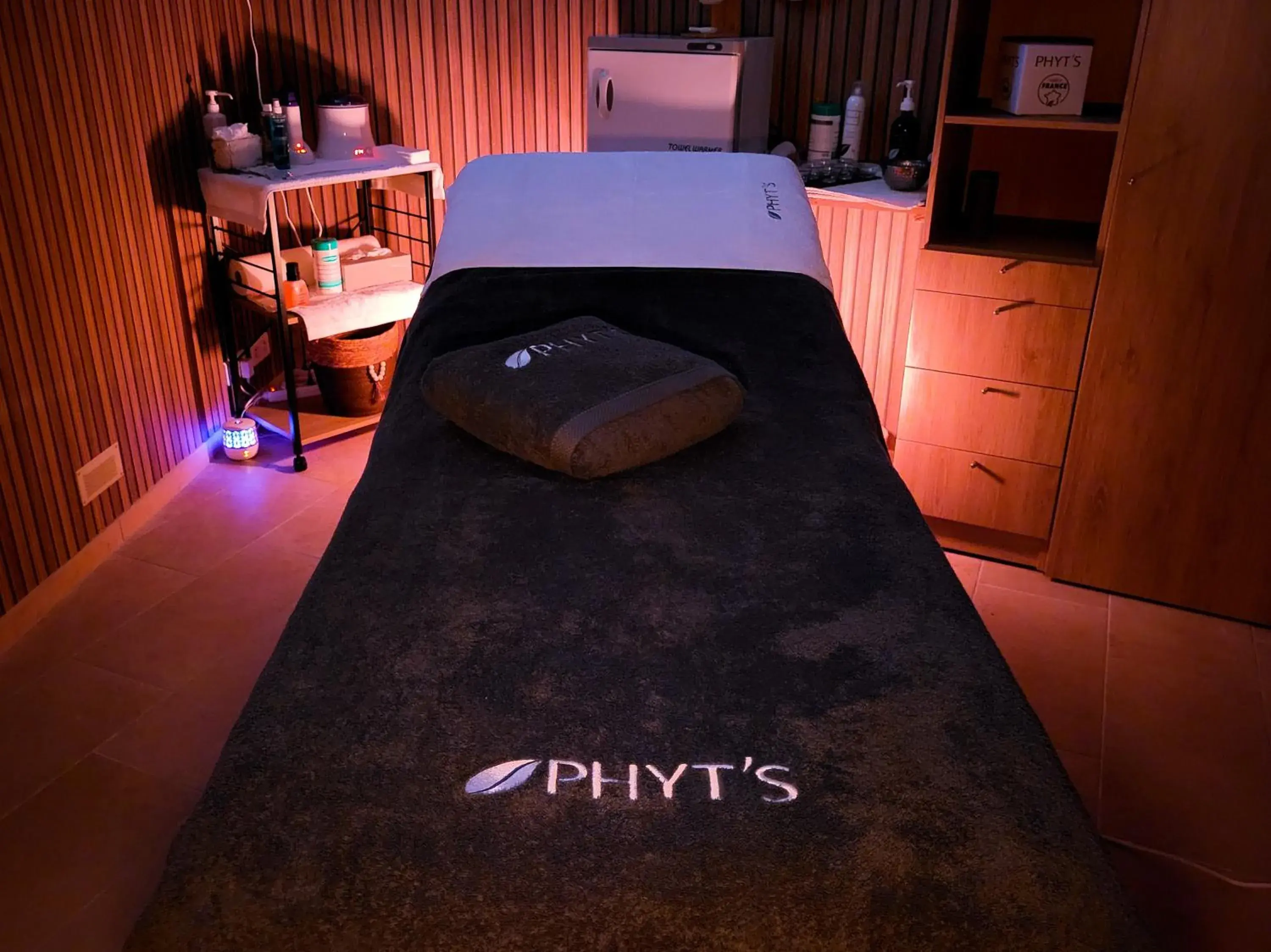 Spa and wellness centre/facilities, Bed in Unique Hôtel Résidence & Spa Spa and wellness centre/facilities, Bed in Unique Hôtel Résidence & Spa