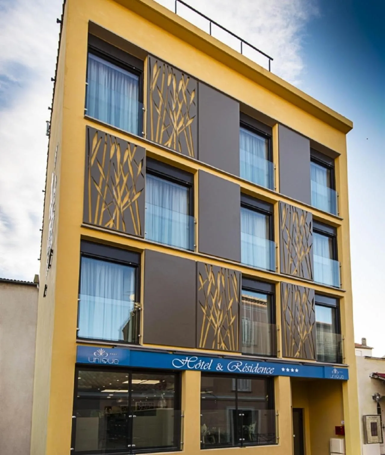 Property building in Unique Hôtel Résidence & Spa