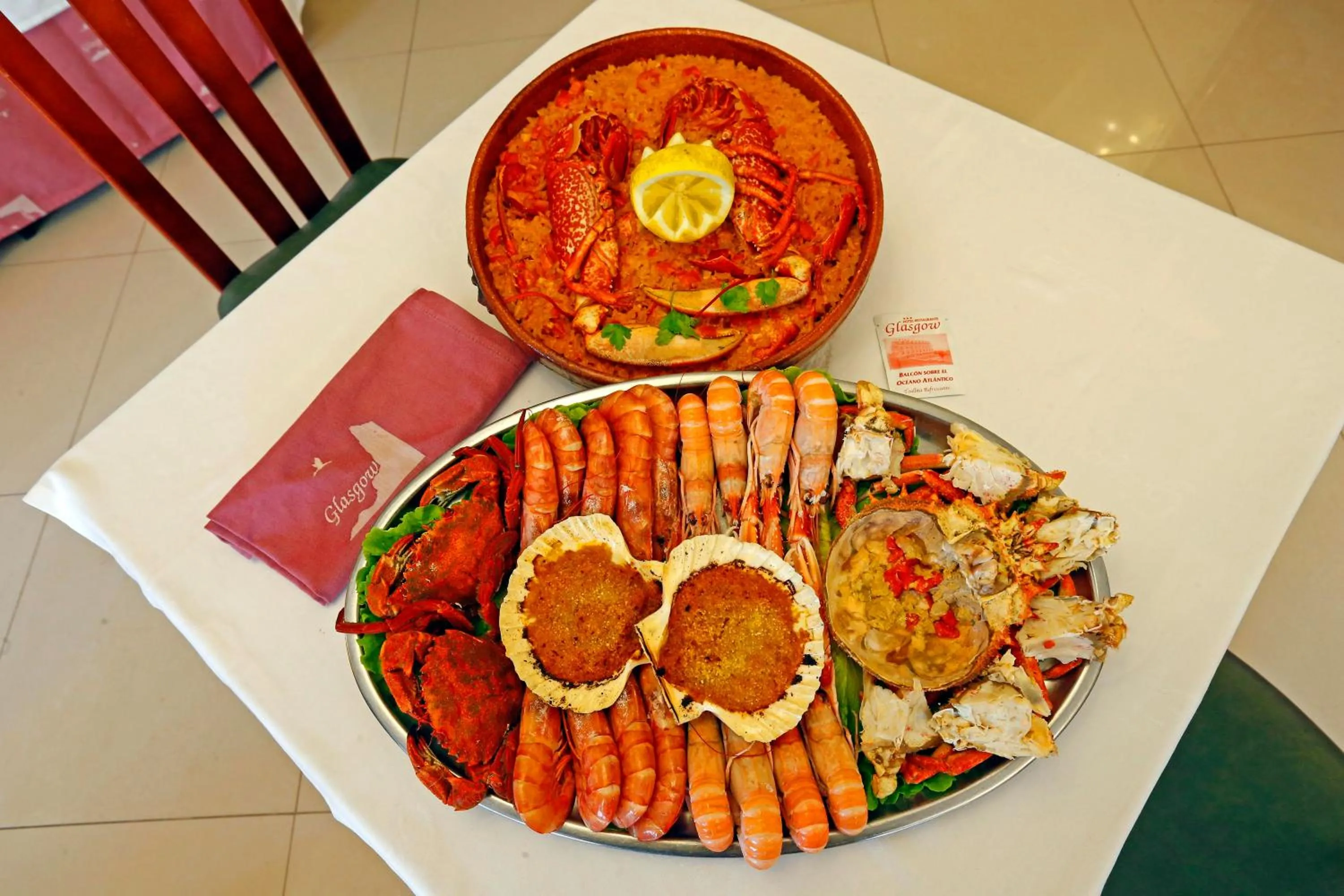 Food and drinks in Hotel Restaurante Glasgow