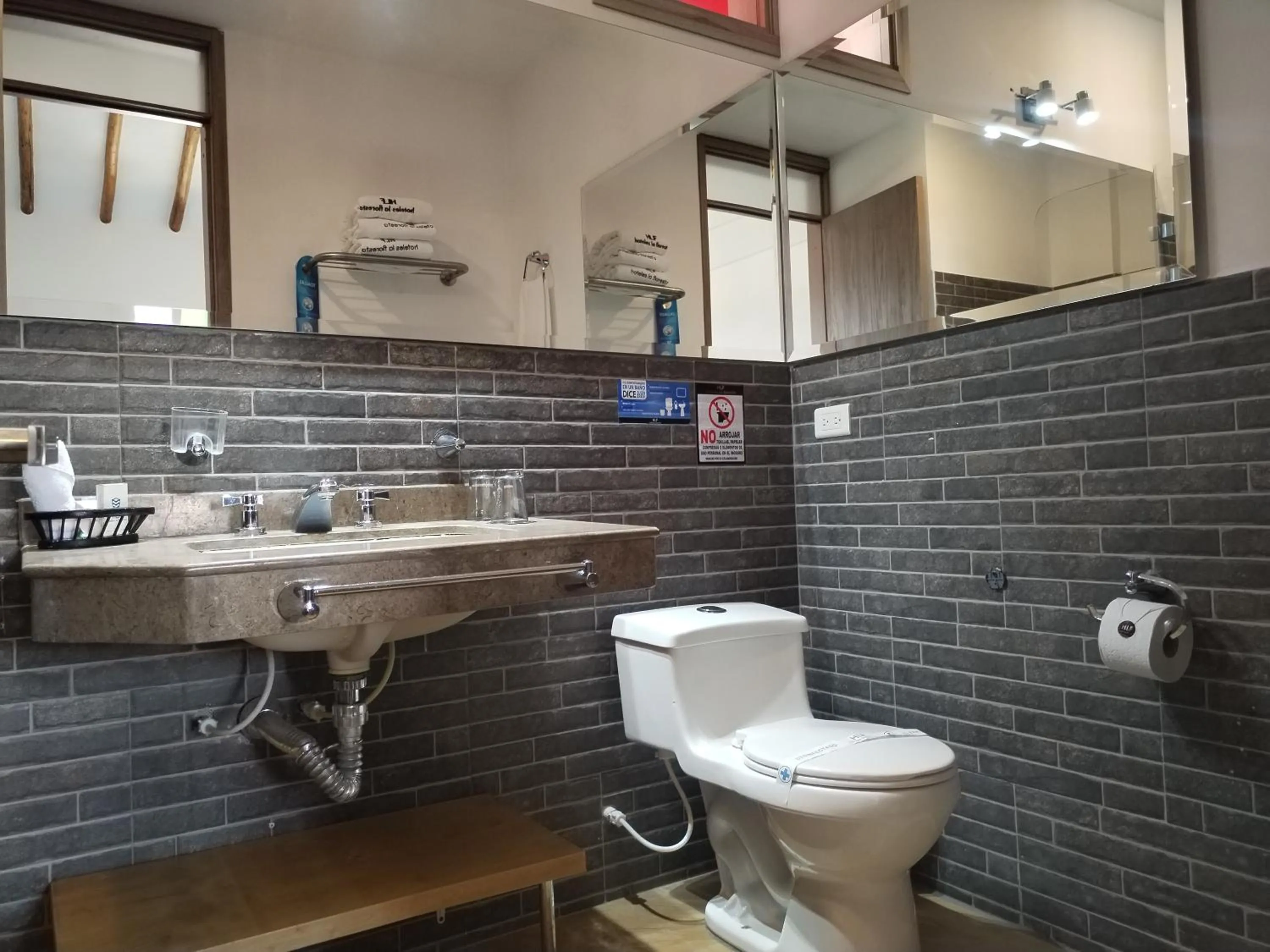 Toilet in Hotel Capitan Ricaurte