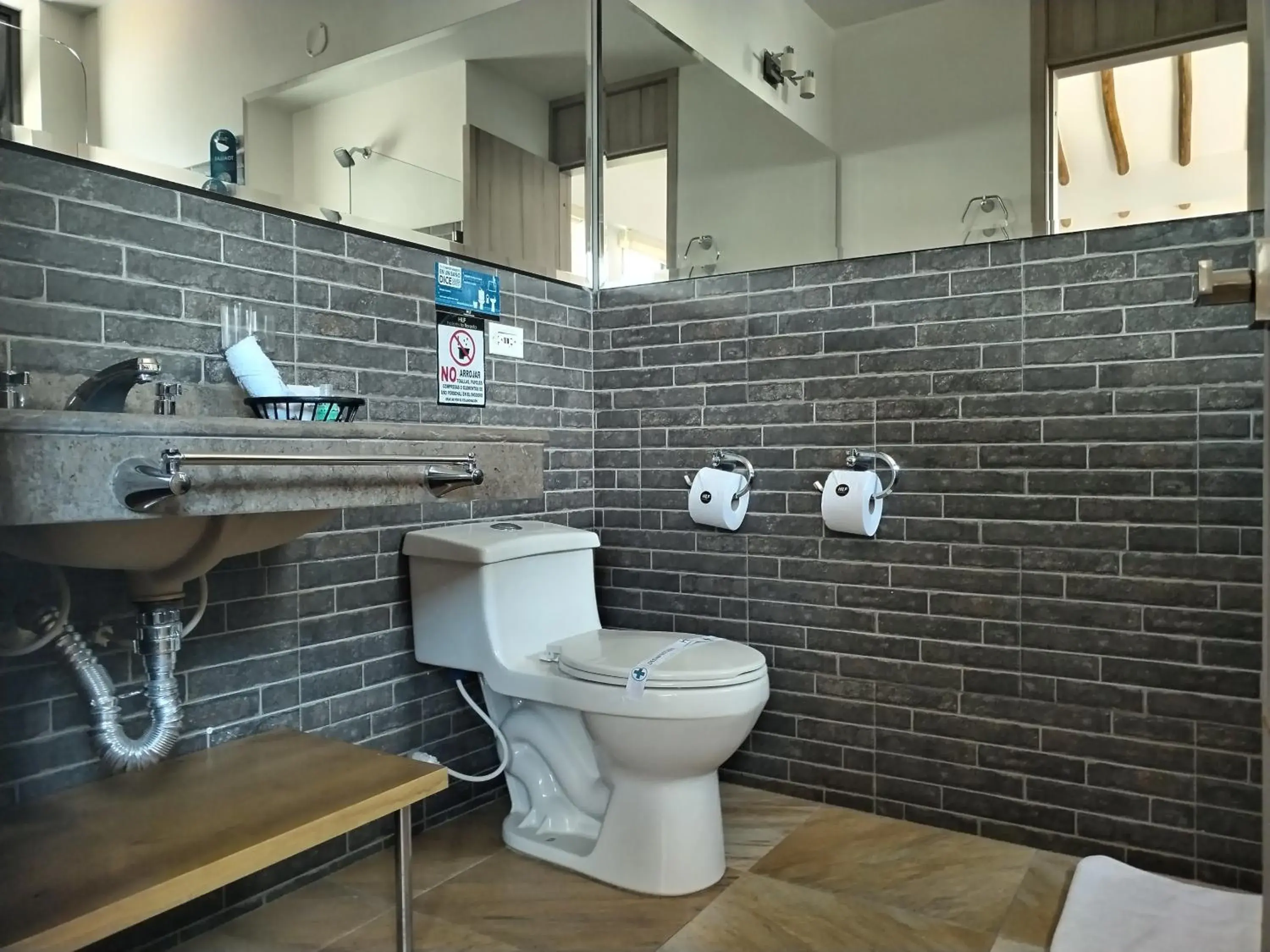 Bathroom in Hotel Capitan Ricaurte Bathroom in Hotel Capitan Ricaurte