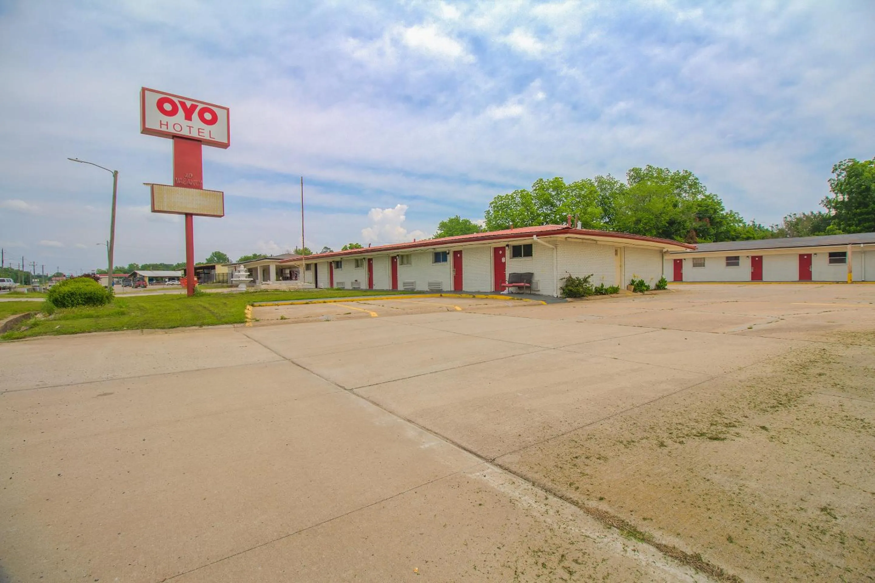 Facade/entrance in OYO Hotel McAlester OK S Main St