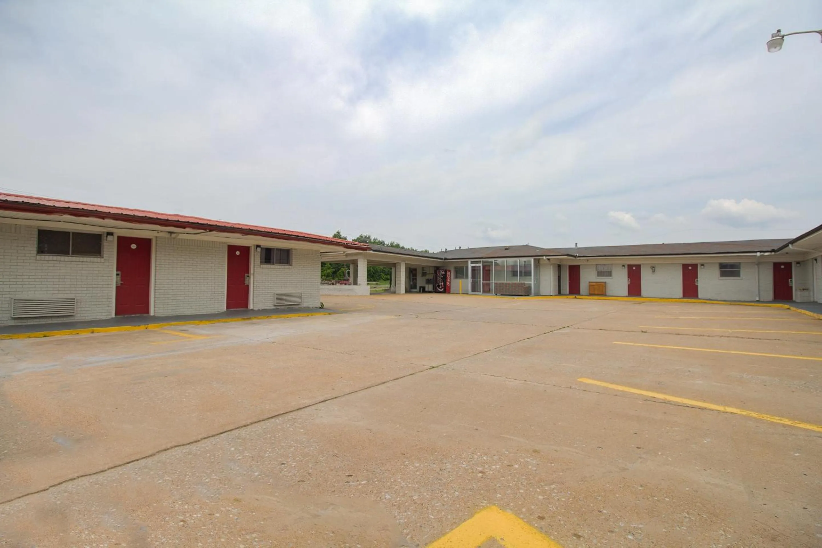 Facade/entrance in OYO Hotel McAlester OK S Main St