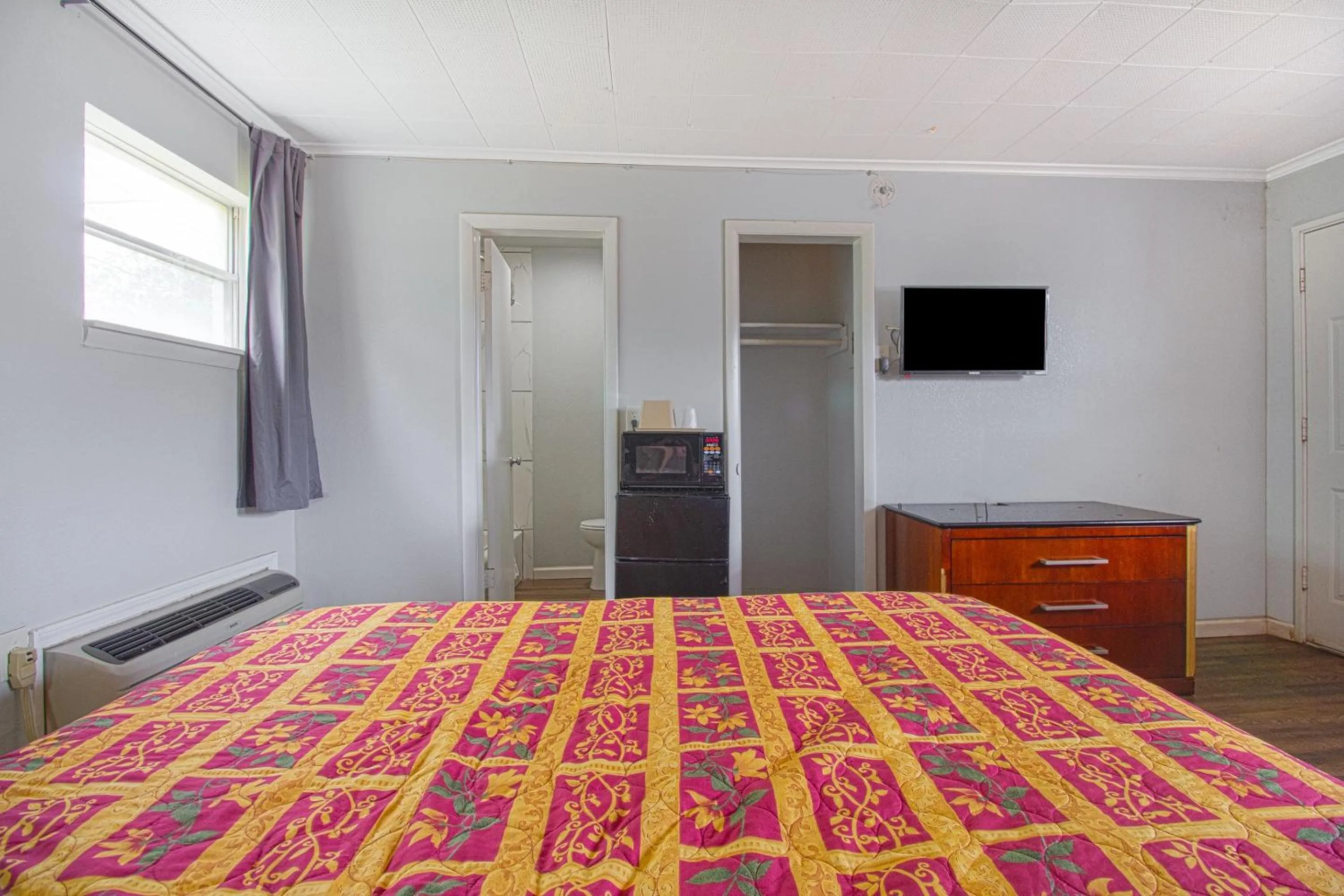 Bedroom, Bed in OYO Hotel McAlester OK S Main St