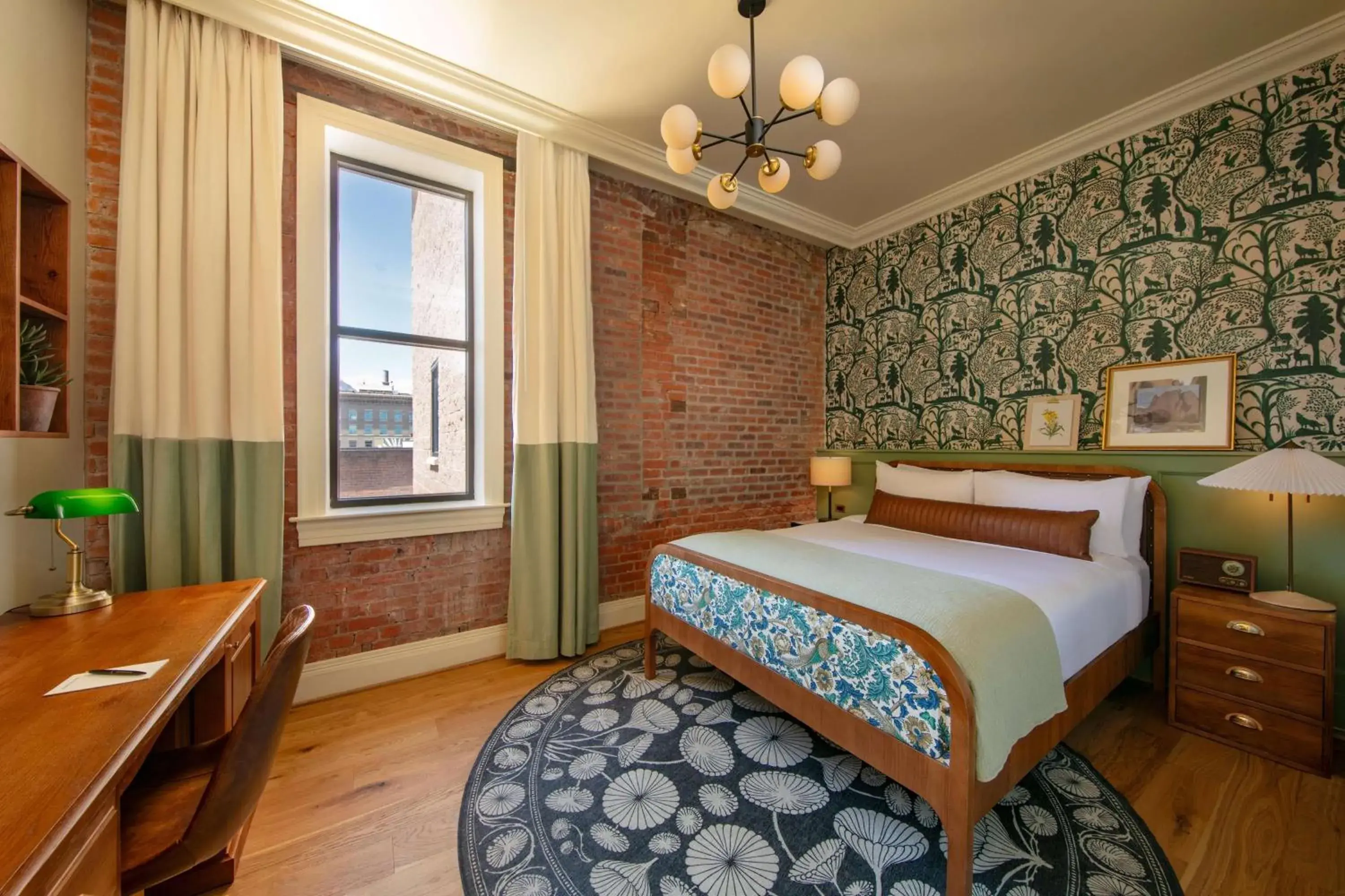 Queen Club Room in The Mining Exchange Queen Club Room in The Mining Exchange