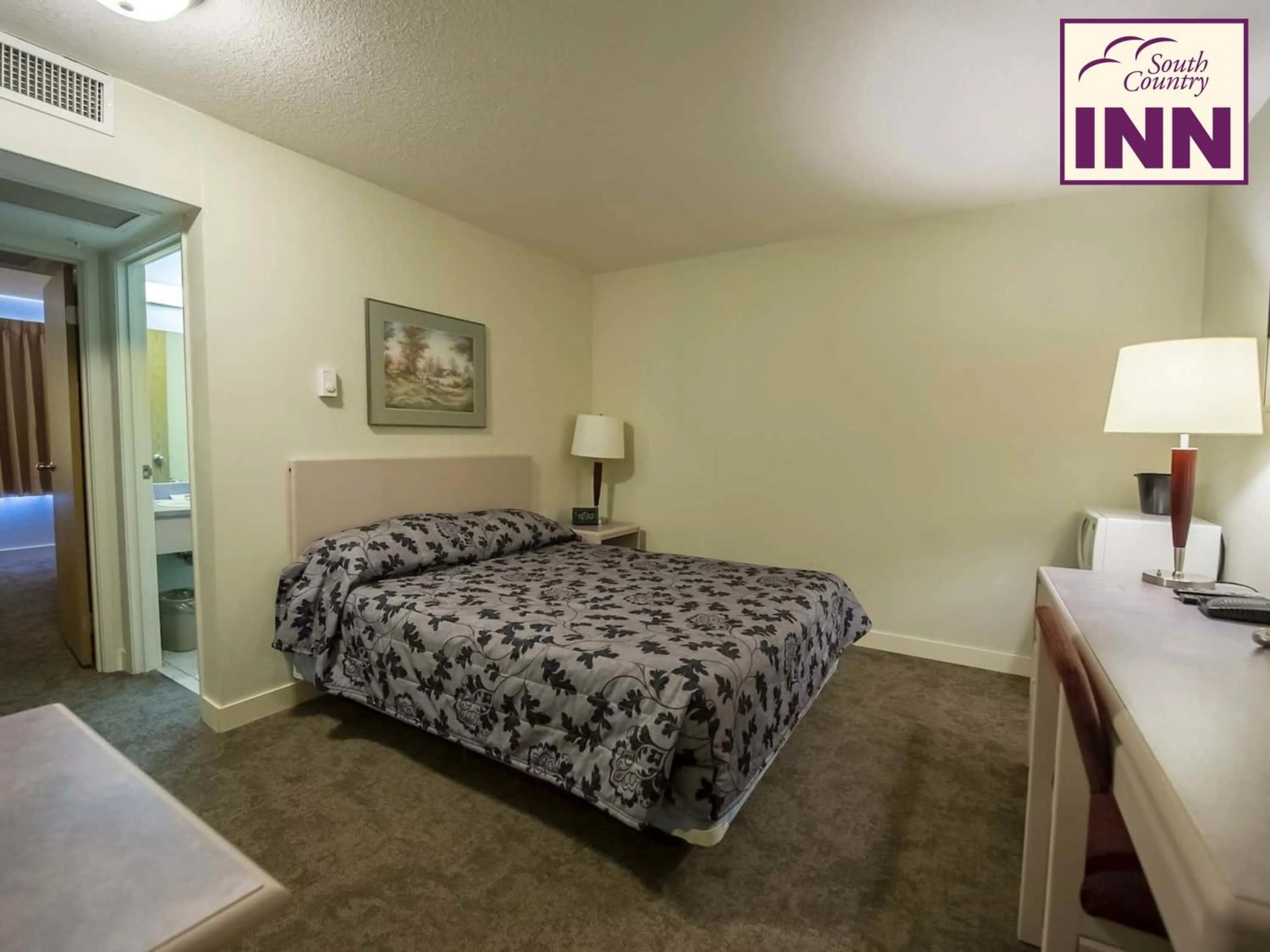 Photo of the whole room, Bed in South Country Inn