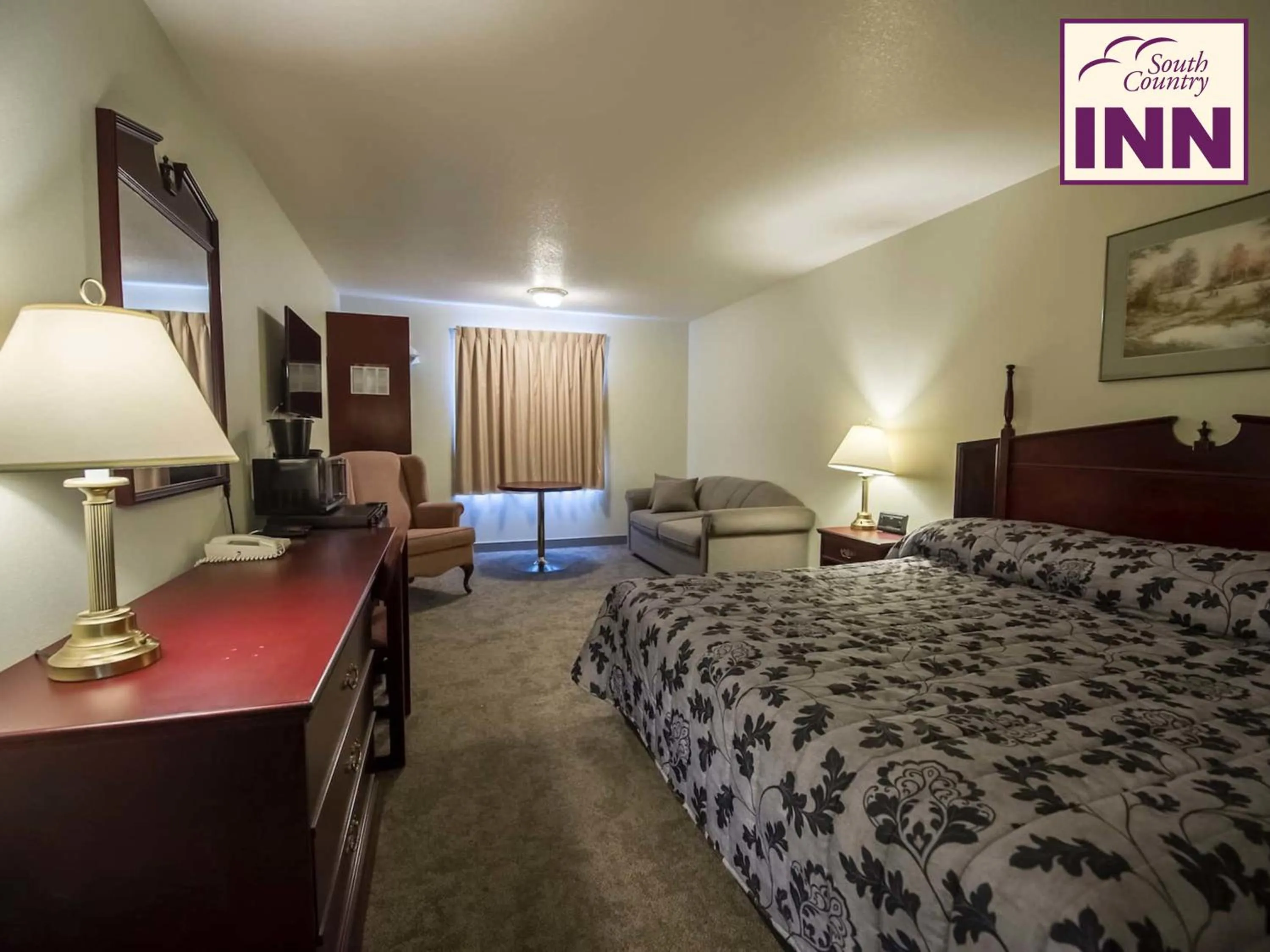 Photo of the whole room, Bed in South Country Inn