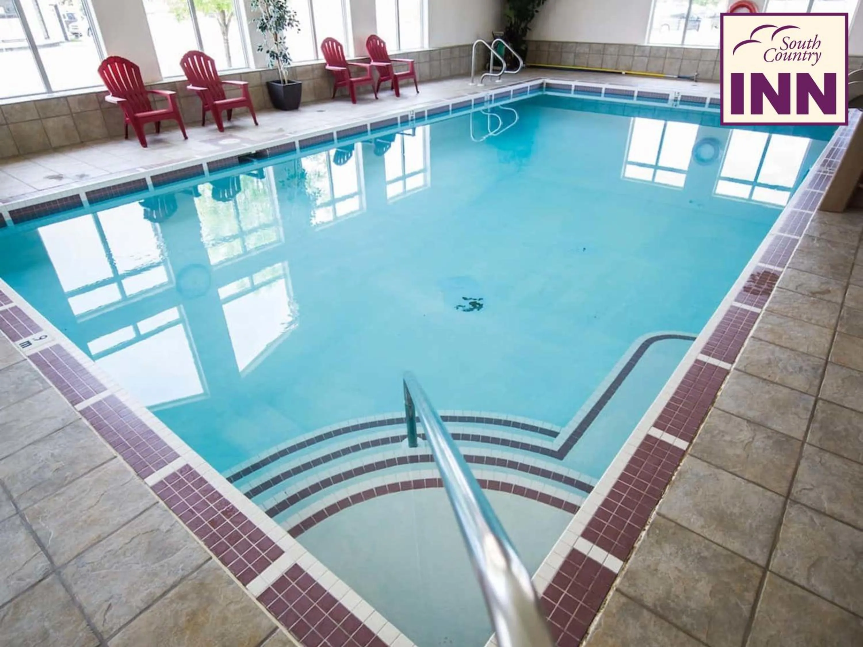 Swimming pool in South Country Inn