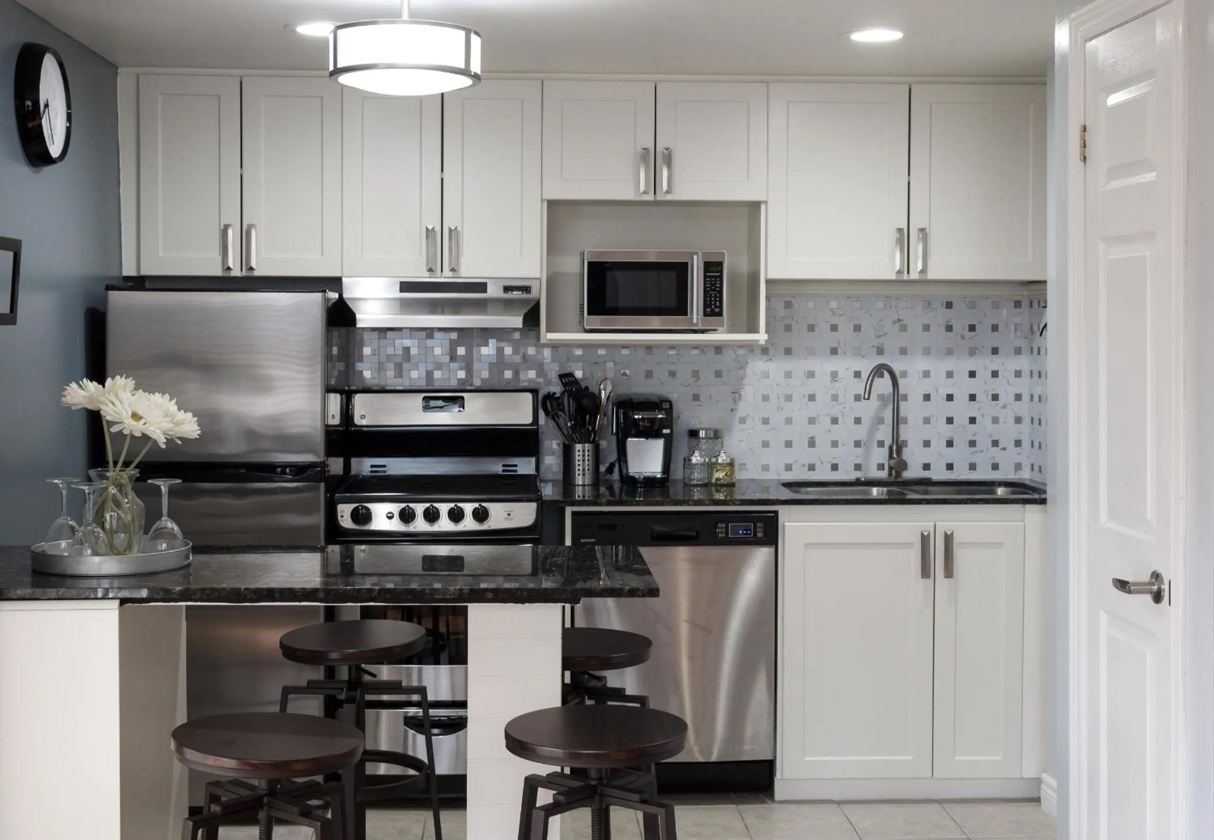 Kitchen or kitchenette in Mountain Side Studio at The Blue Mountains