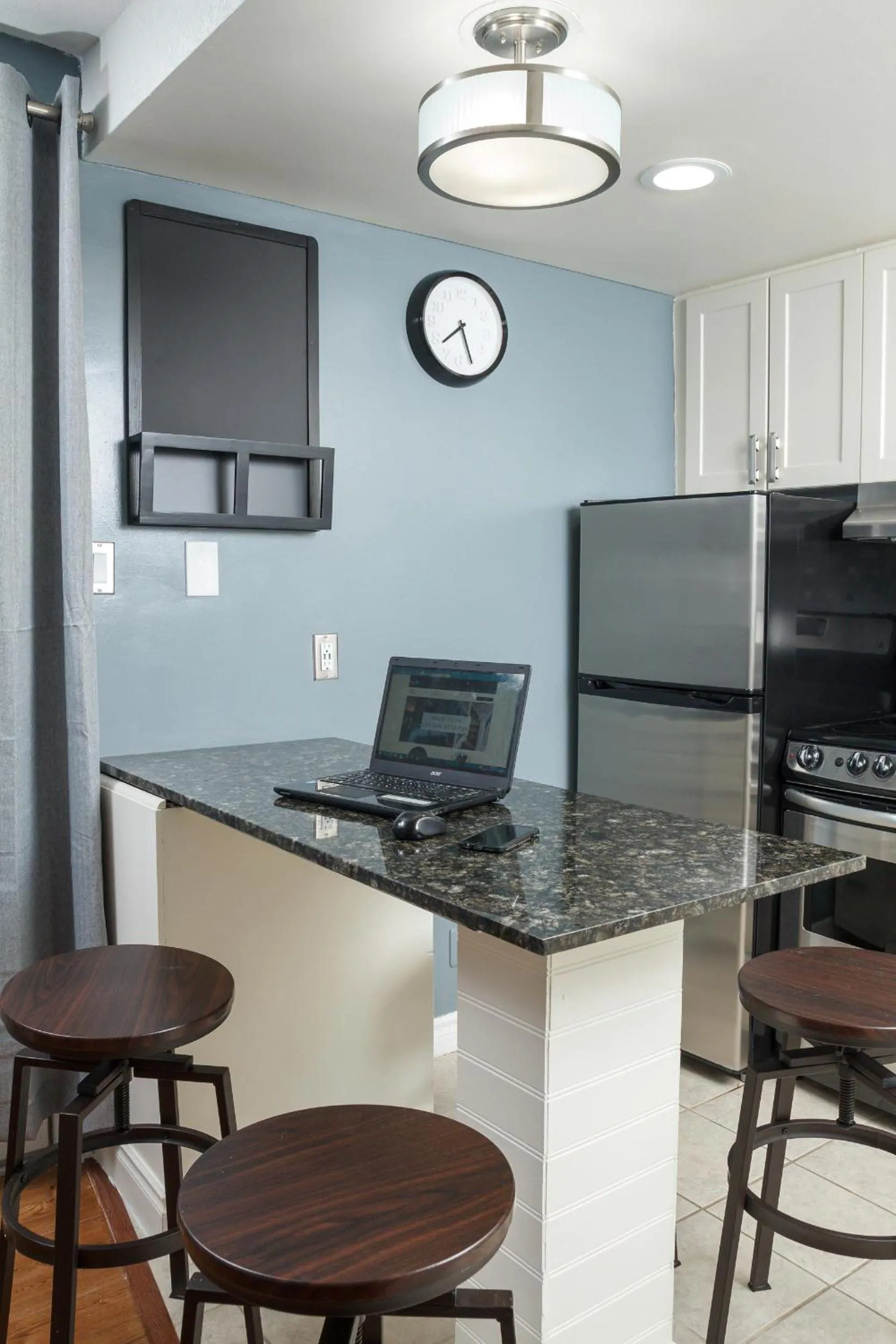Kitchen or kitchenette in Mountain Side Studio at The Blue Mountains