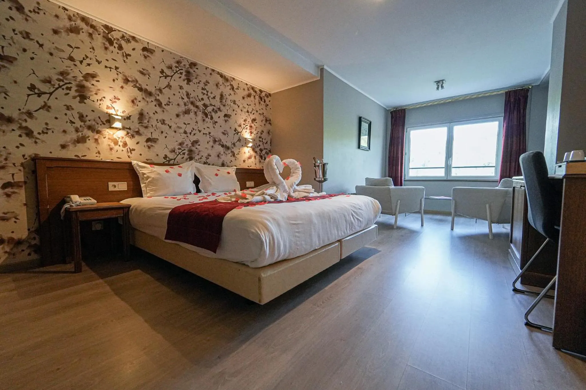 Photo of the whole room, Bed in Hôtel Panorama - Vue exceptionnelle sur la Semois