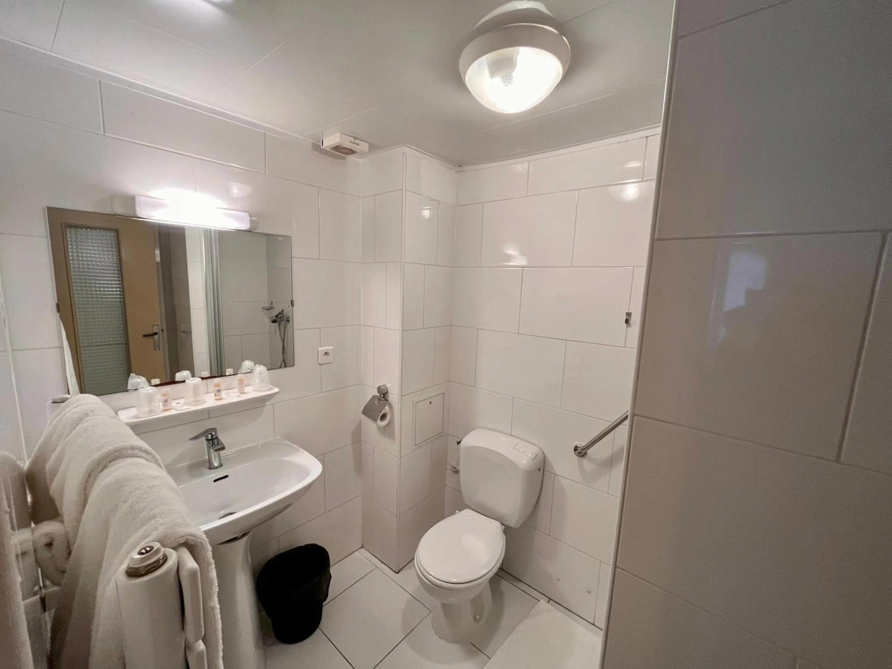 Bathroom in Hôtel Tiquetonne