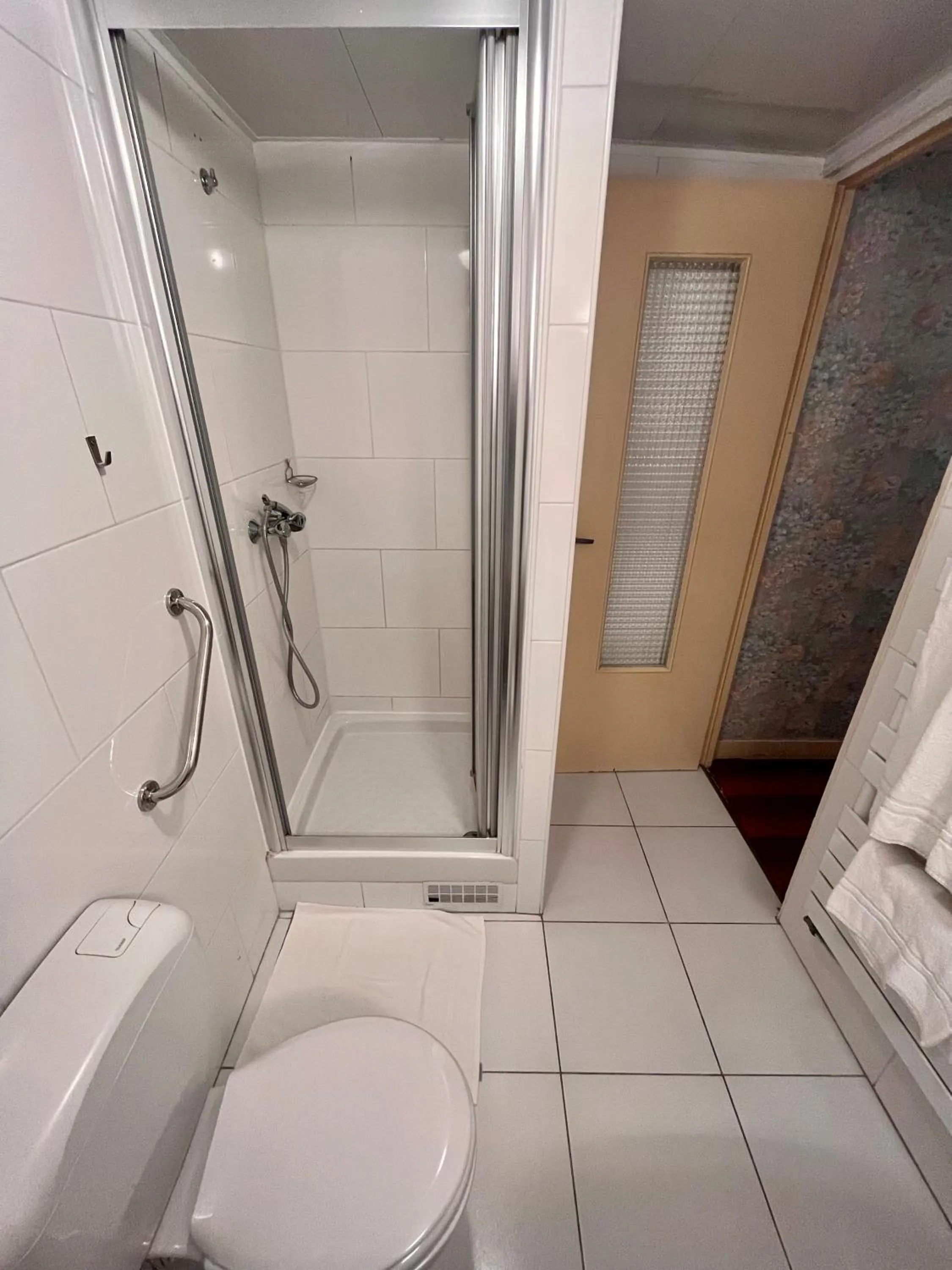 Bathroom in Hôtel Tiquetonne