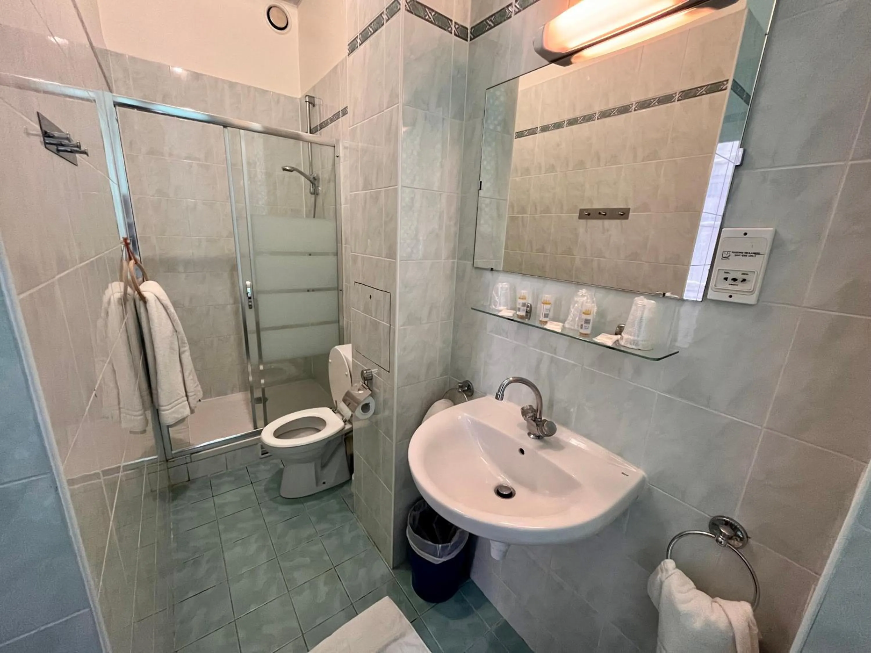 Bathroom in Hôtel Tiquetonne