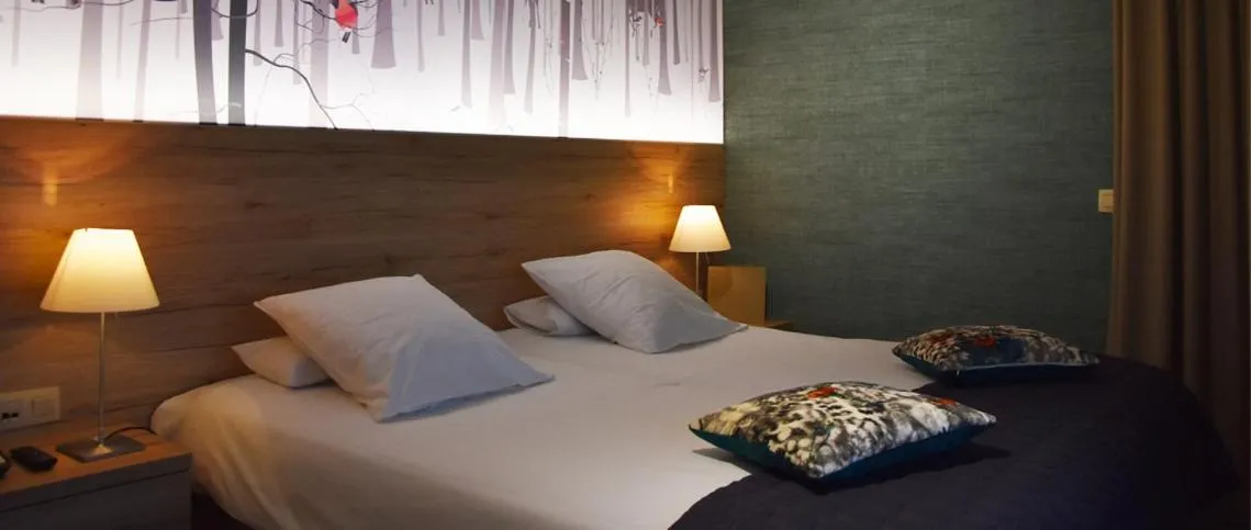 Photo of the whole room, Bed in Hostellerie du Peiffeschof, The Originals Relais