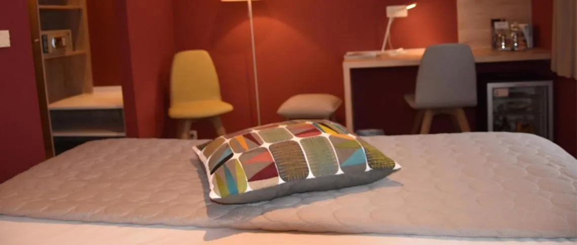 Bed in Hostellerie du Peiffeschof, The Originals Relais