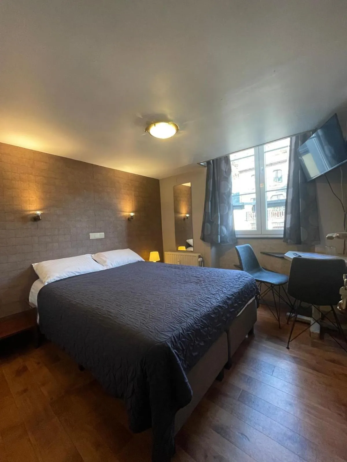Small Double Room in Hotel Les Arcades - La-Roche-en-Ardenne
