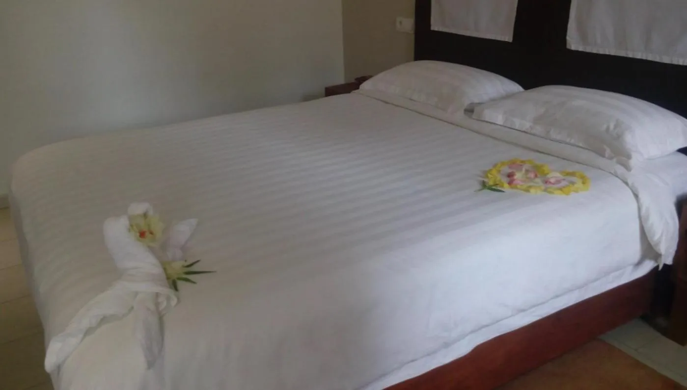 Decorative detail, Bed in Plumeria Hotel