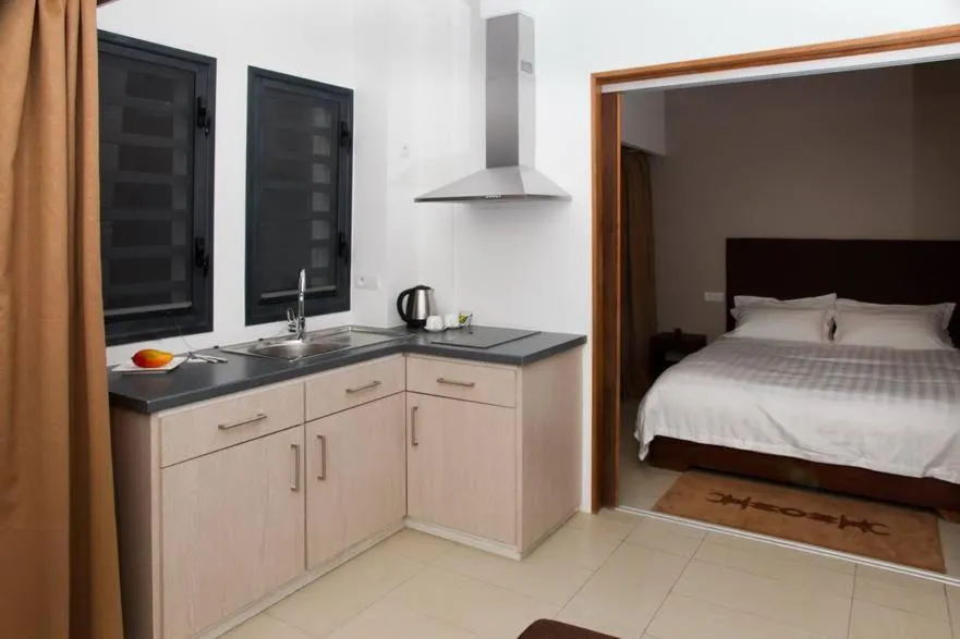 Kitchen or kitchenette, Bed in Plumeria Hotel