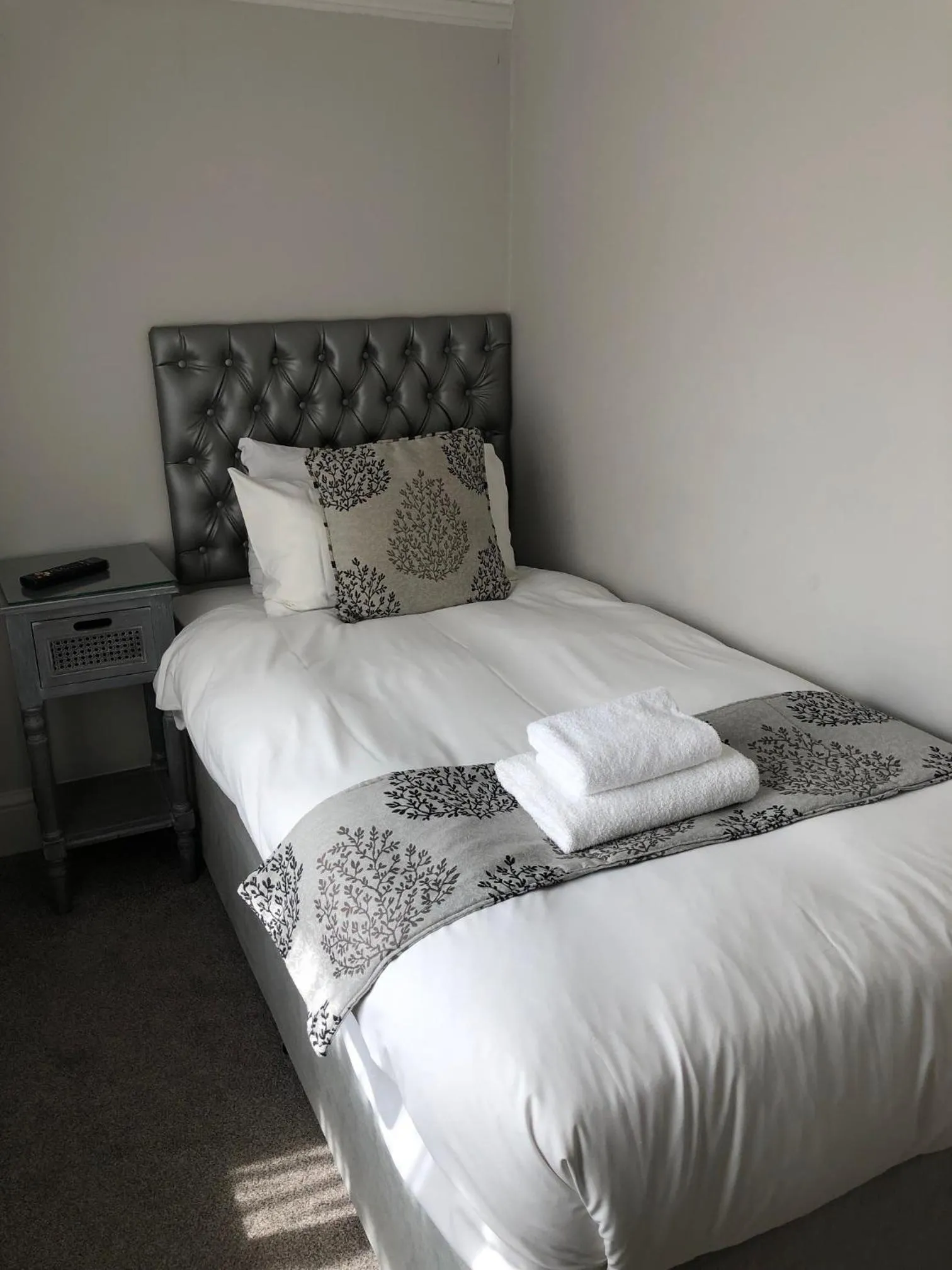 Bedroom, Bed in The Maple Manor Hotel