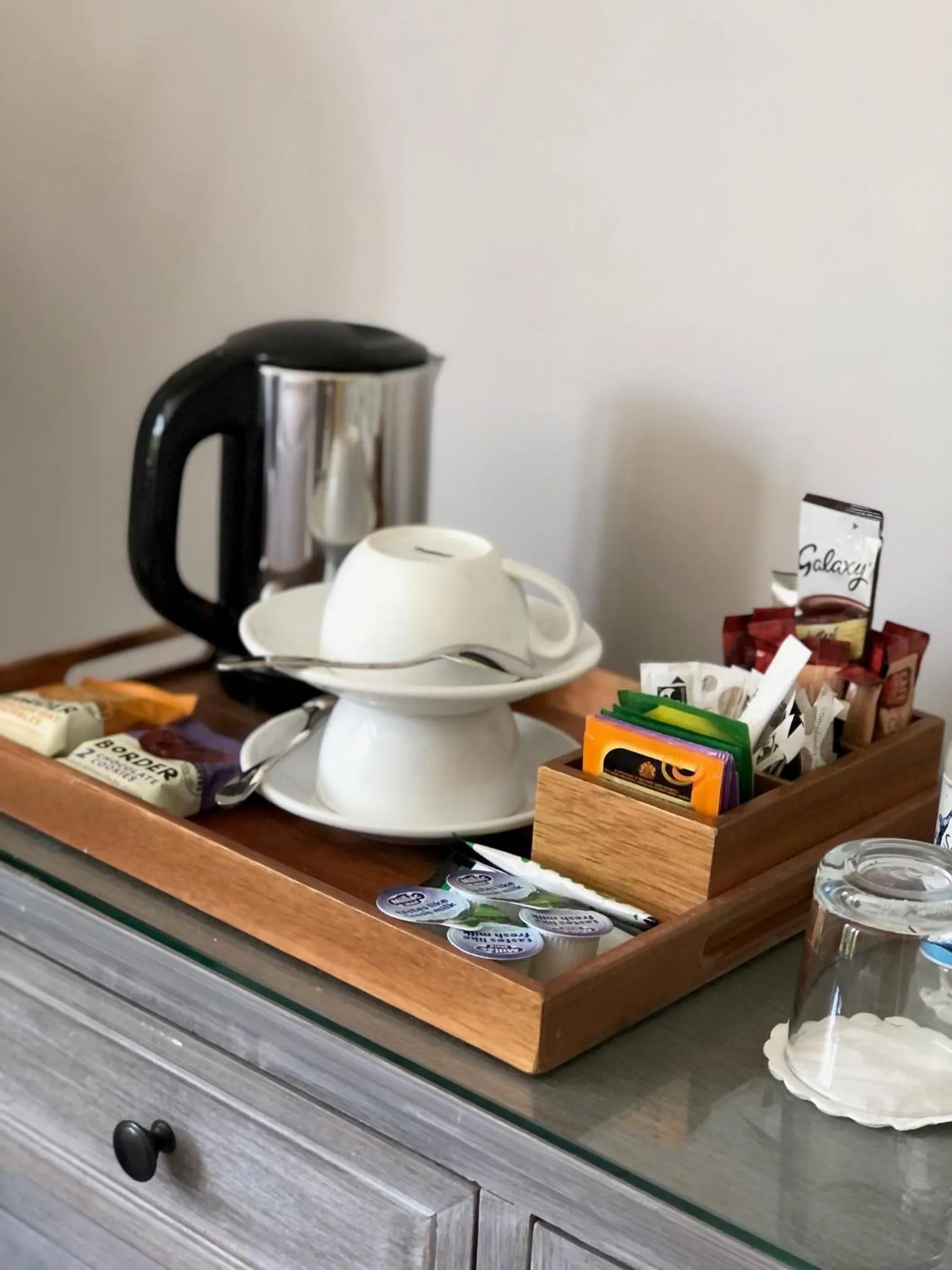 Coffee/tea facilities in The Maple Manor Hotel