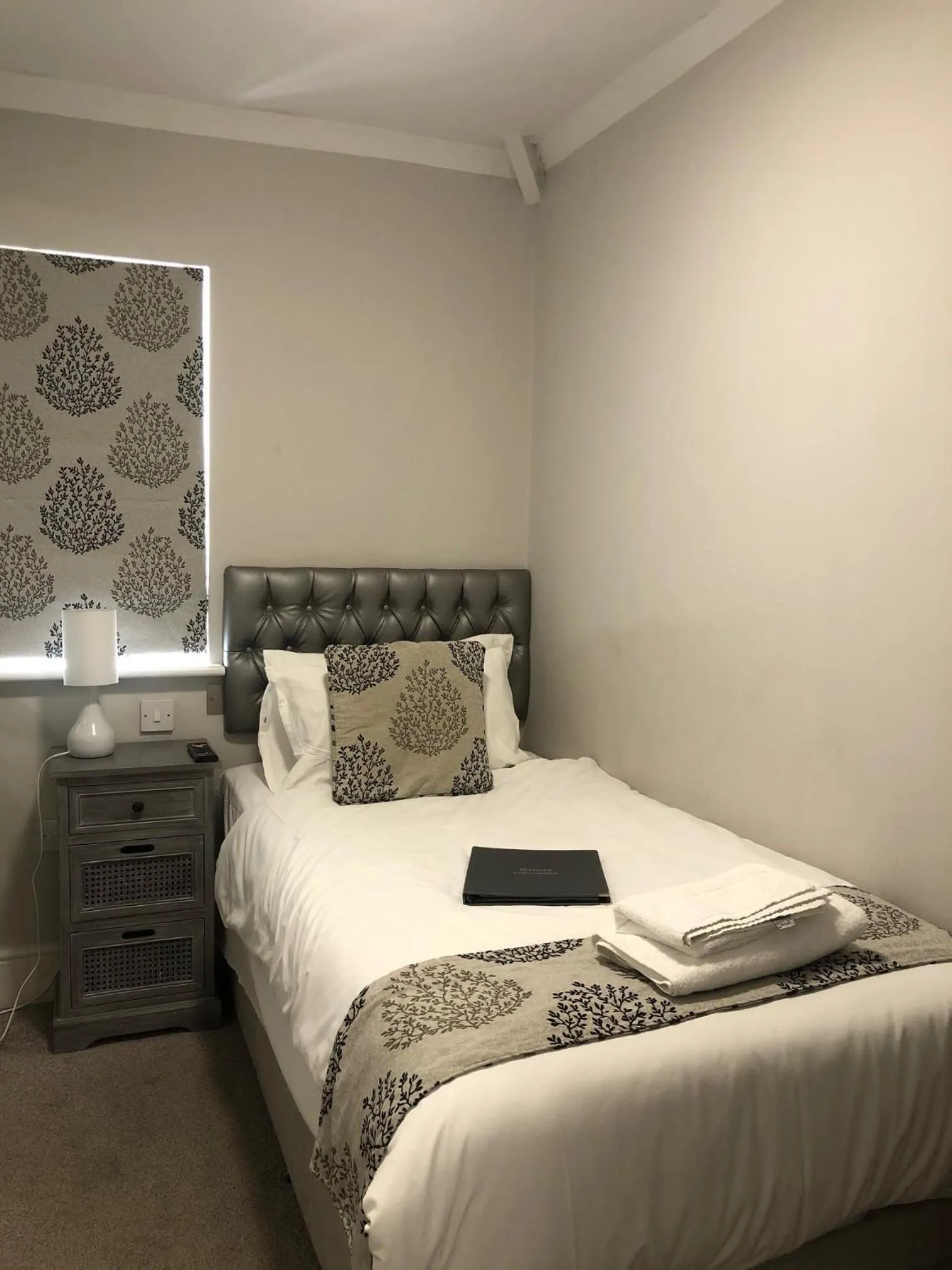 Bedroom, Bed in The Maple Manor Hotel