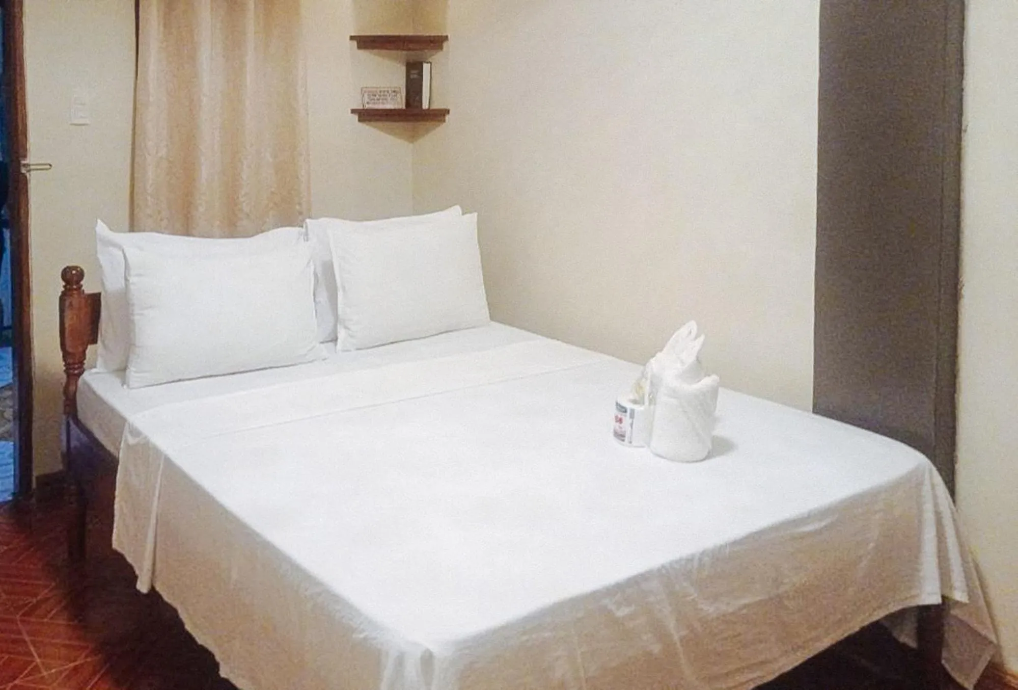 Bed in RedDoorz at Amphibi-ko Resort Palawan