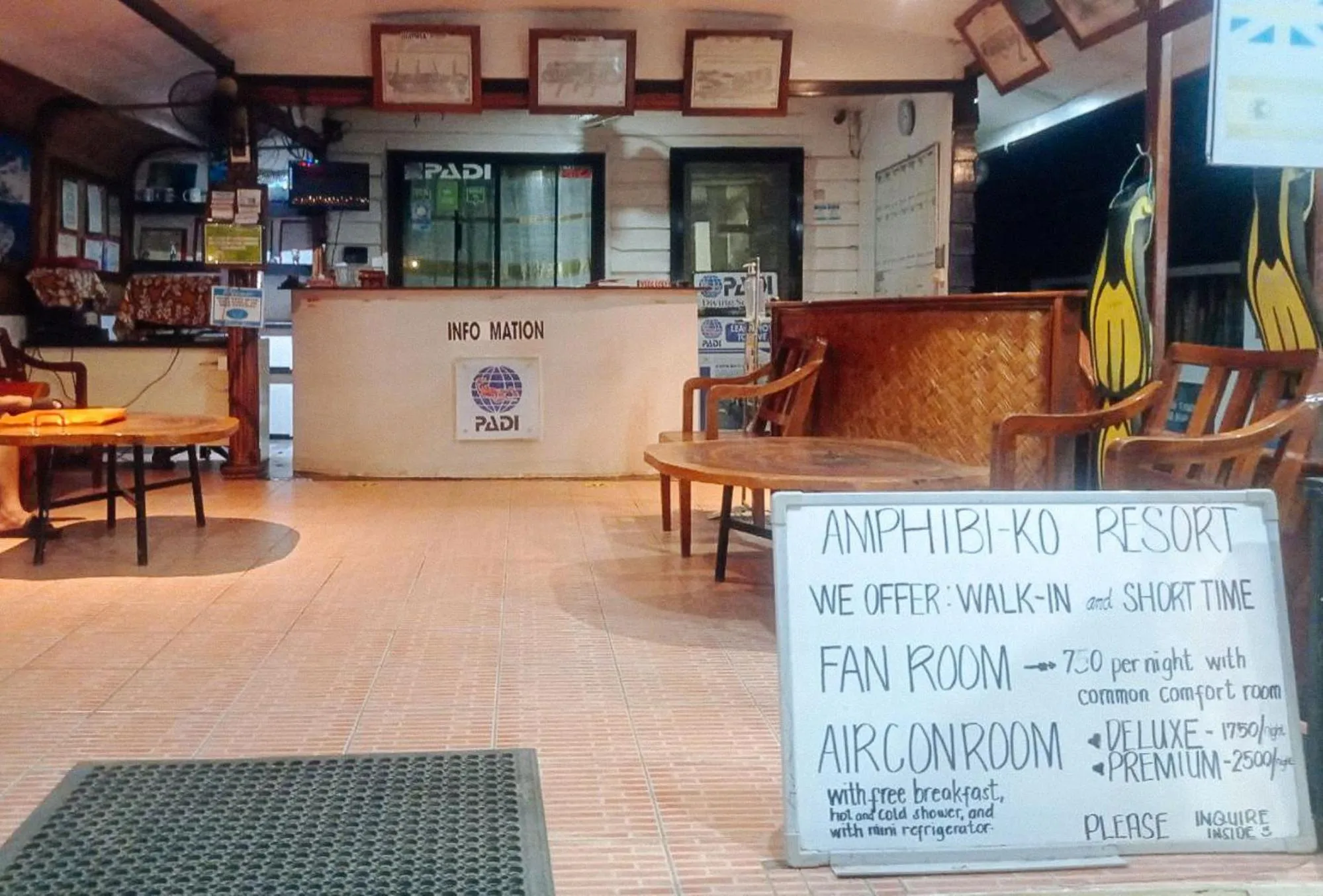 Lobby or reception in RedDoorz at Amphibi-ko Resort Palawan