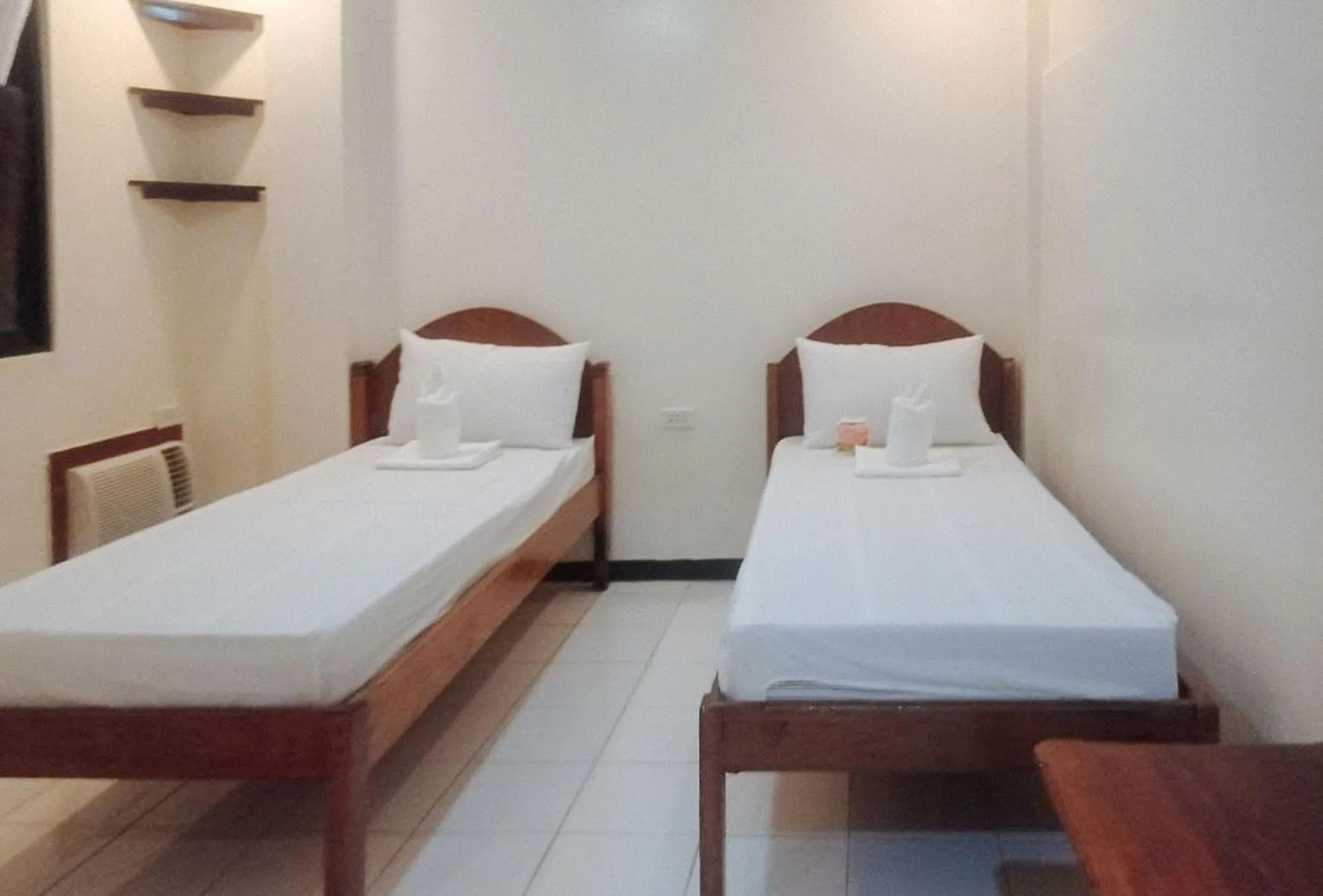 Bed in RedDoorz at Amphibi-ko Resort Palawan