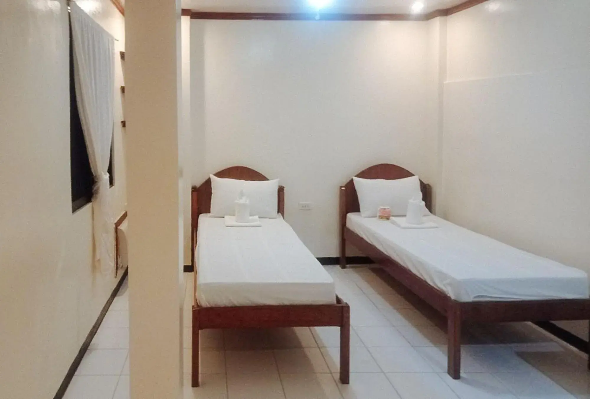 Bed in RedDoorz at Amphibi-ko Resort Palawan Bed in RedDoorz at Amphibi-ko Resort Palawan