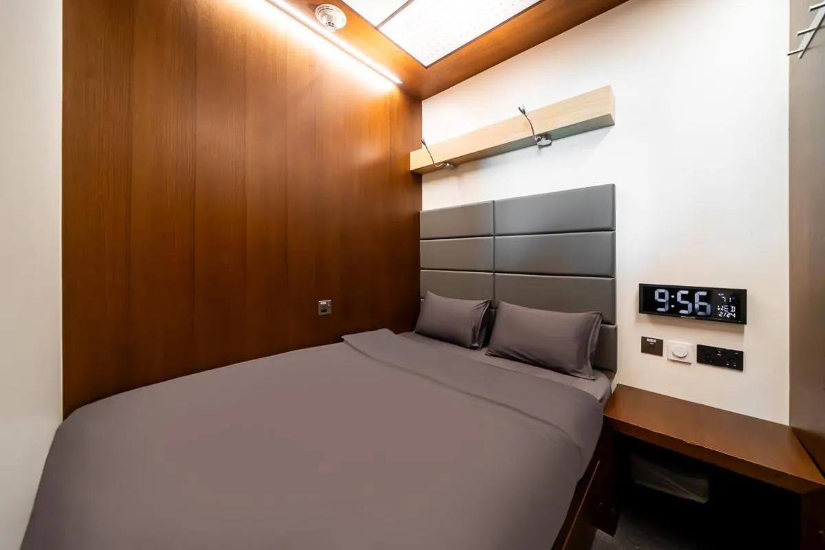 Bed in Sleepover Terminal 3, Concourse A - formerly sleep 'n fly