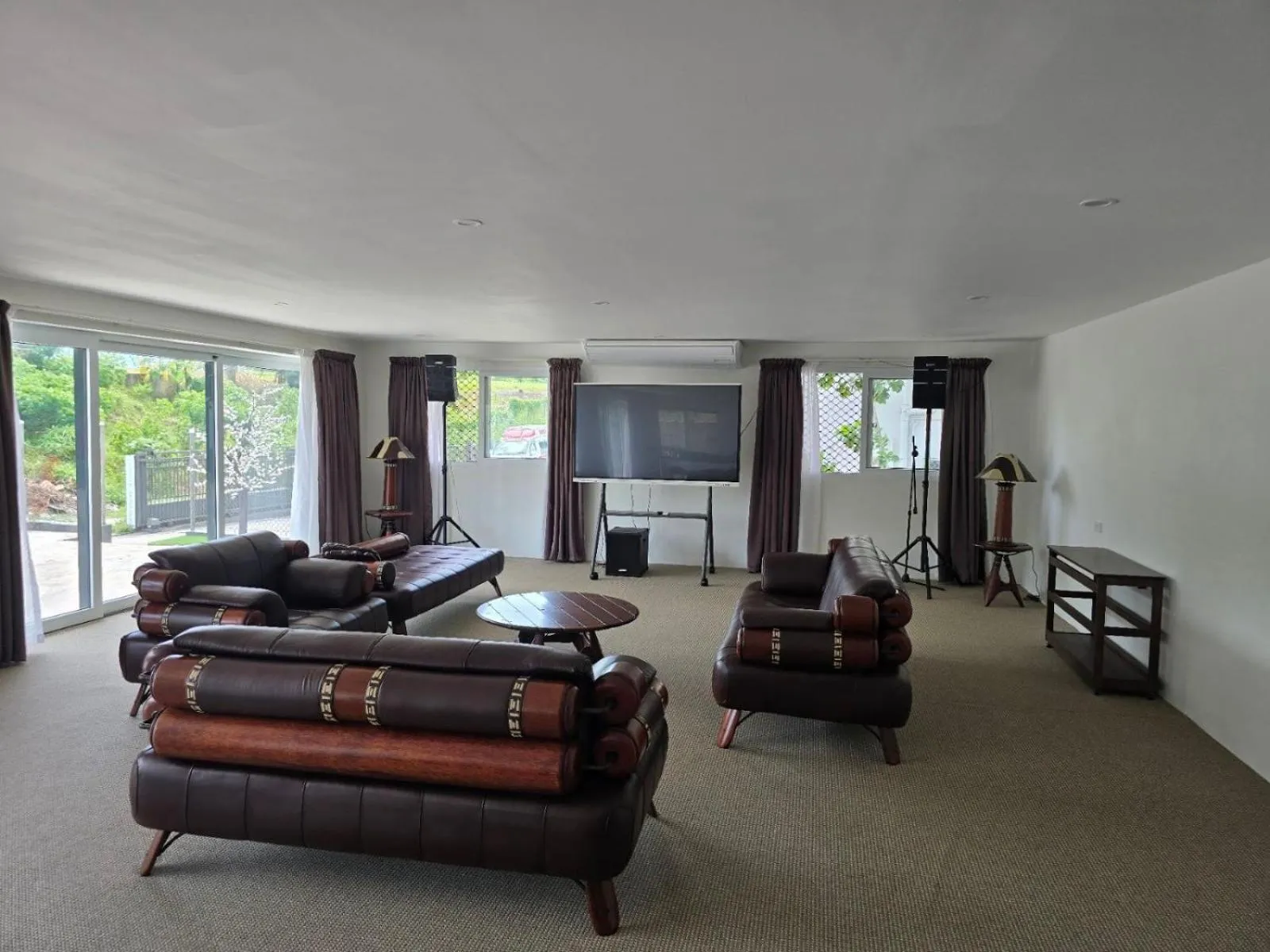 Communal lounge/ TV room in Island Accommodation Suva Premier Hospitality