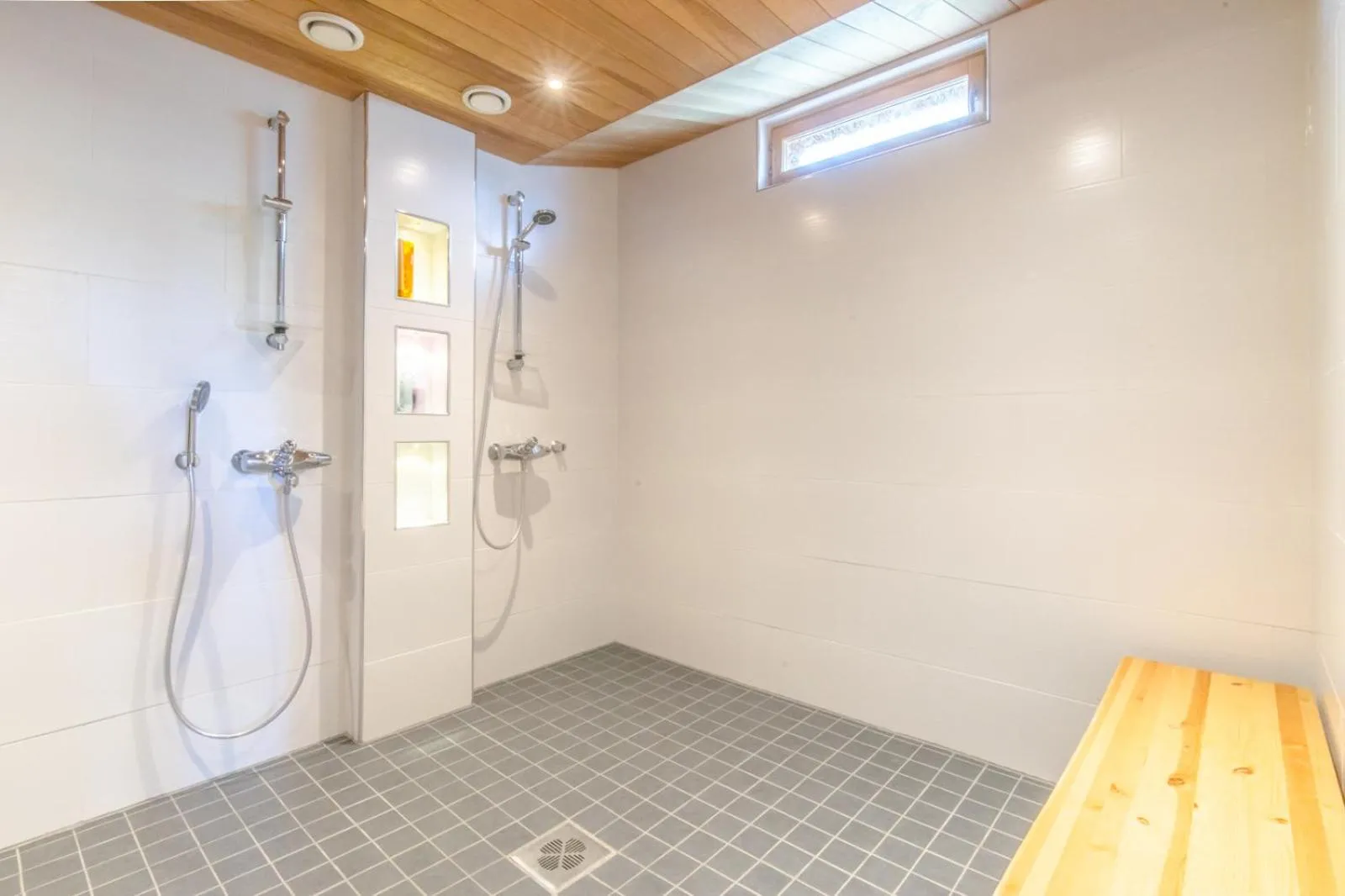 Shower in LeviDay 3&4