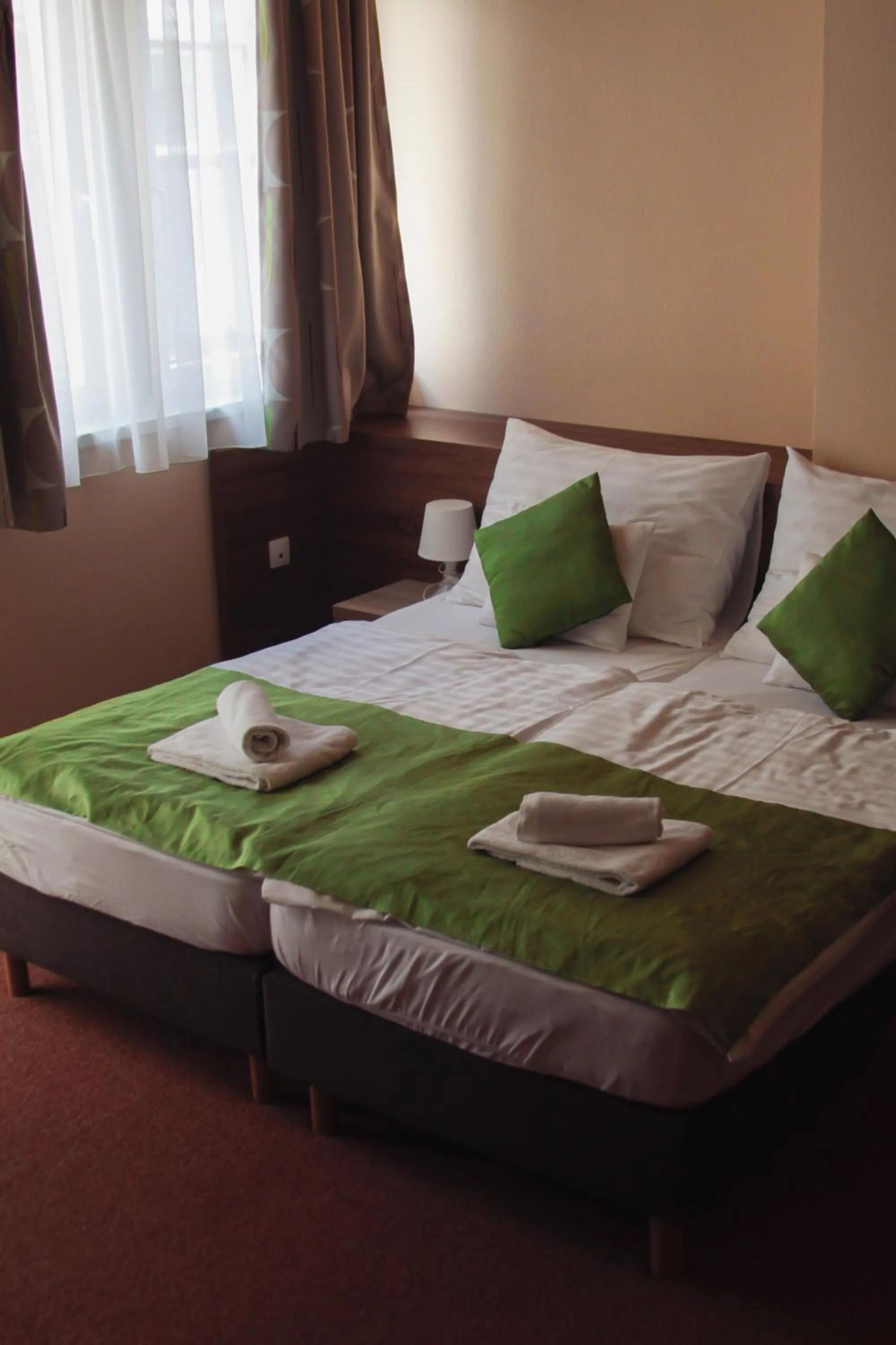 Bed in Centrooms Eger