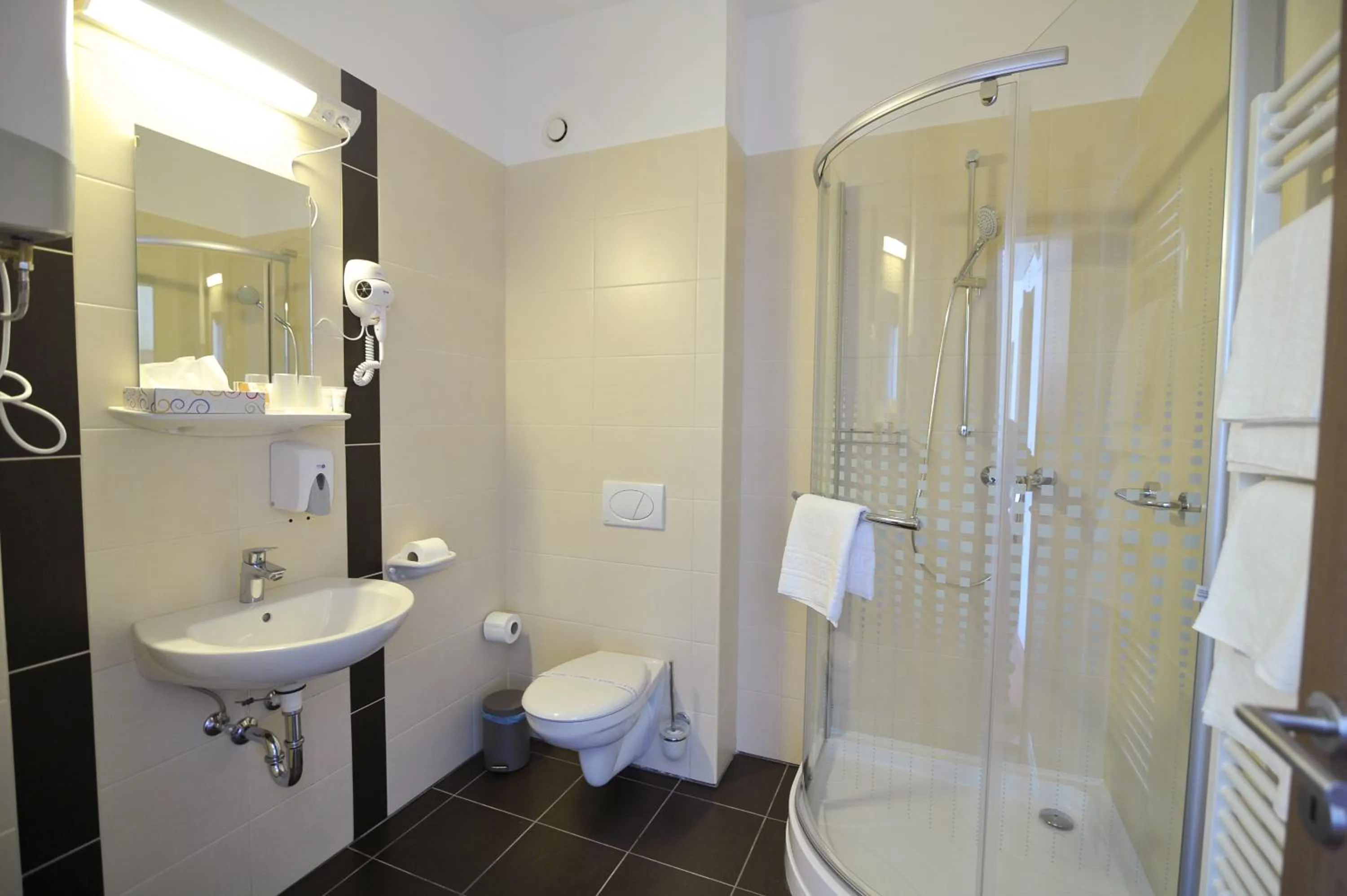 Shower in Centrooms Eger