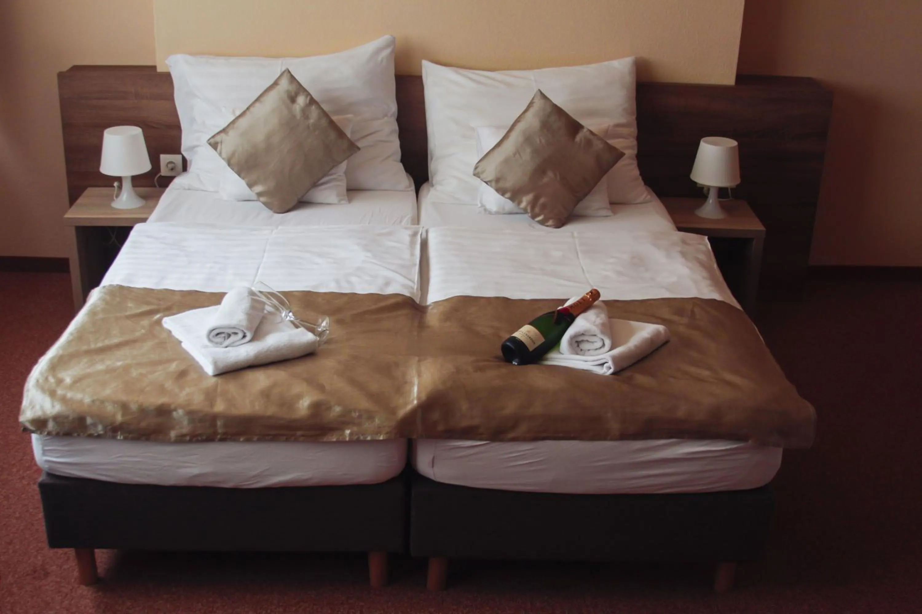 Bed in Centrooms Eger