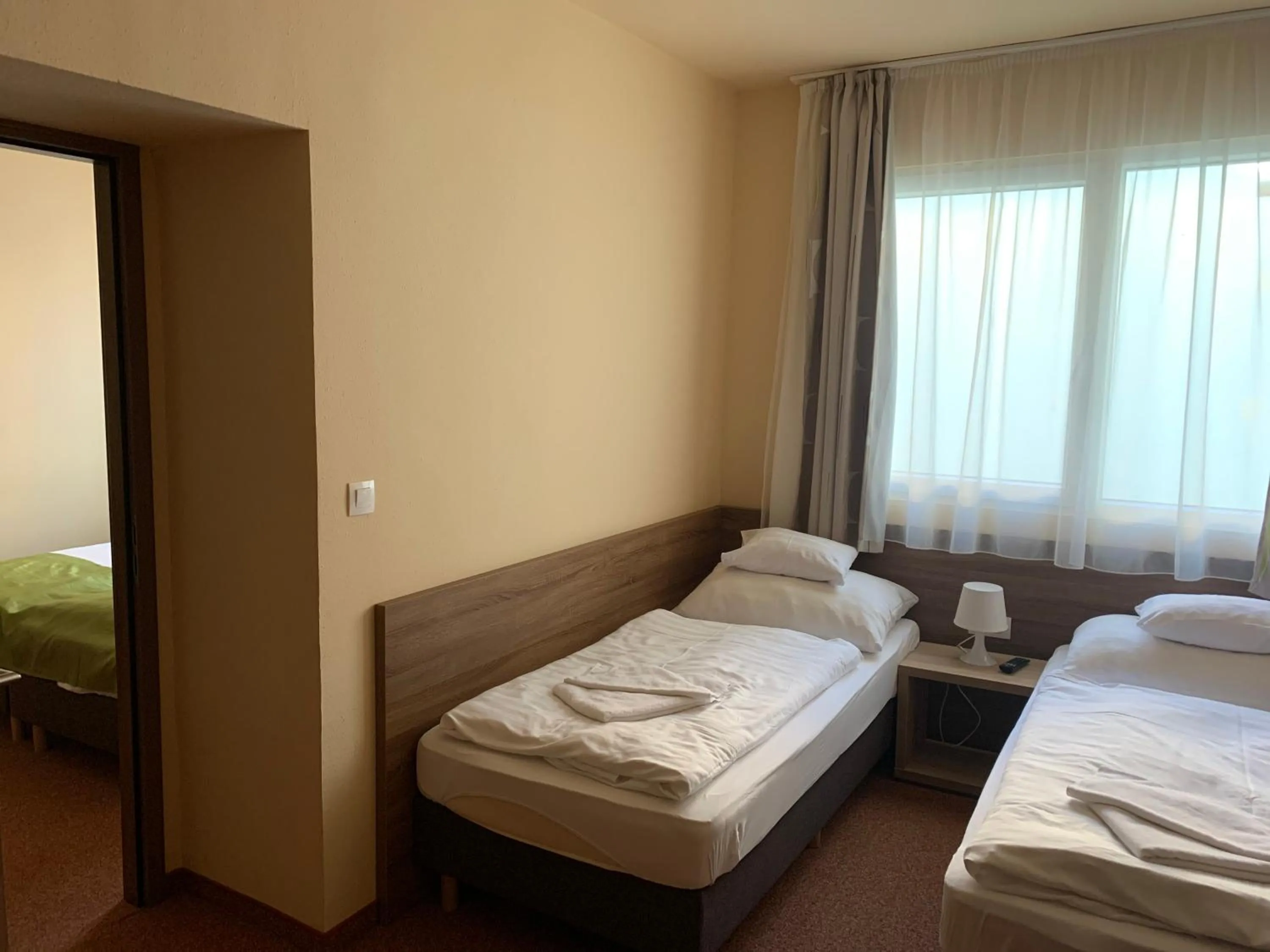 Photo of the whole room, Bed in Centrooms Eger
