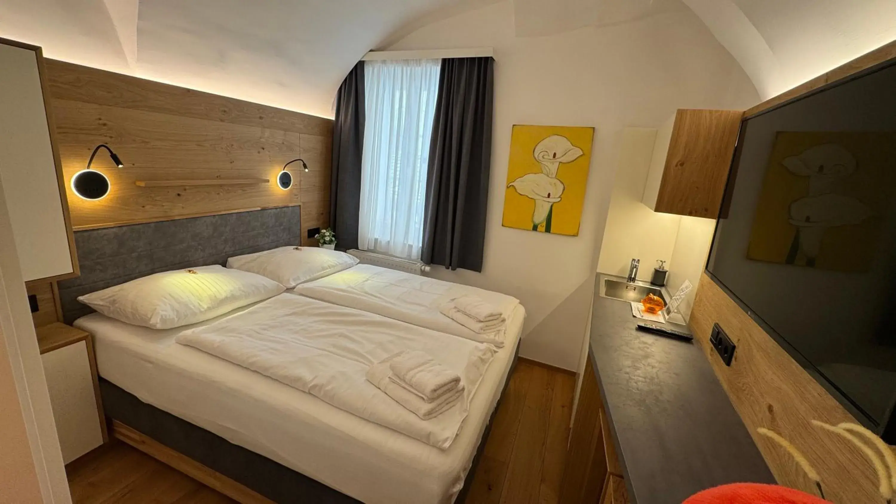 Double Room with Private Bathroom in Guesthouse Mozart - Apartment House Double Room with Private Bathroom in Guesthouse Mozart - Apartment House